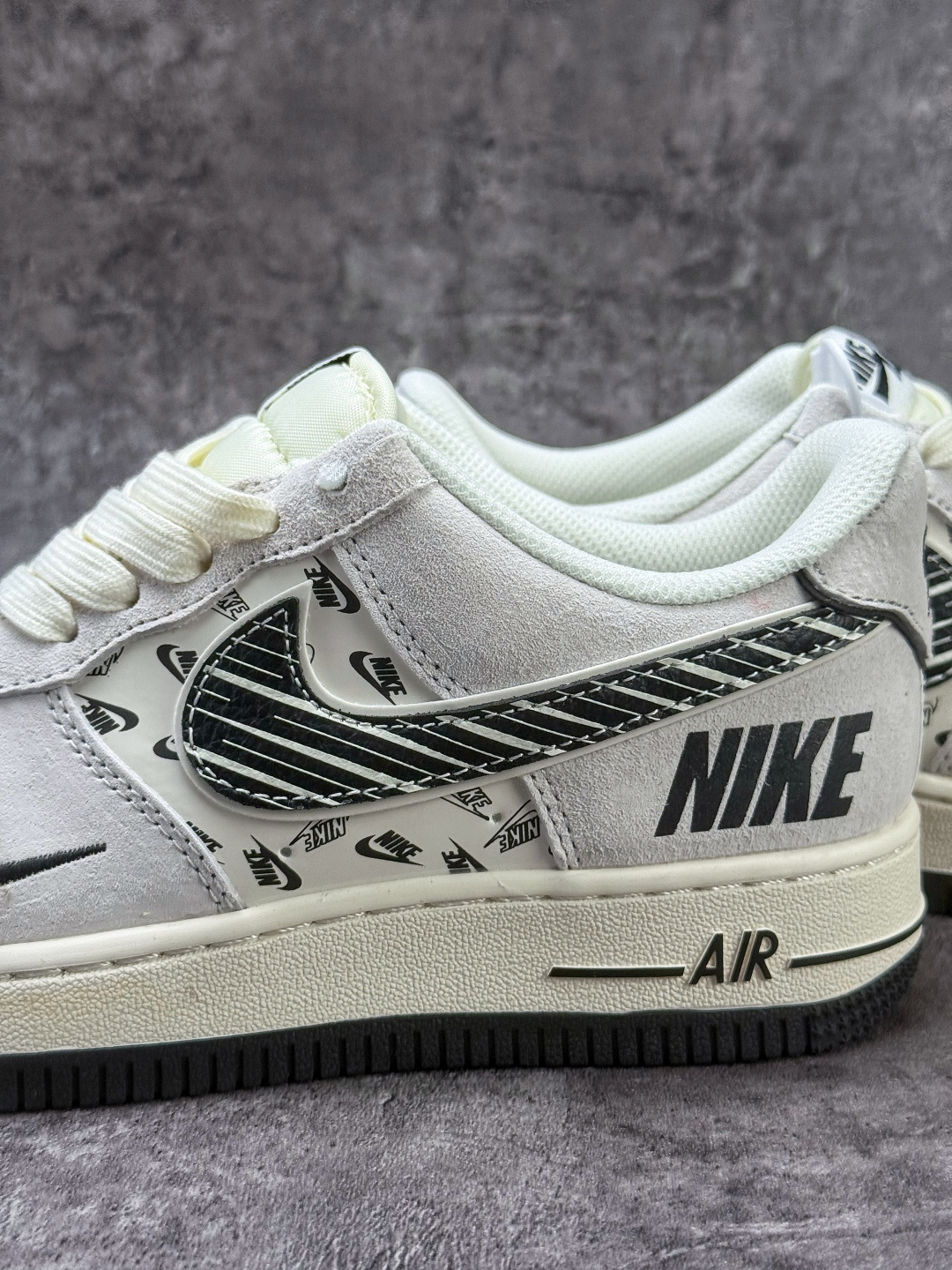 Nike Air Force 1 Low 07 灰白小勾 JP8028-068-Top High Quatity Cheap Sneakers Fashion Clothing Clothes Bags handbags Shoes of all Brand wholesale With The best Quality And Beautiful Price from China Factory Chinese suppliers wholesaler seller Nike Air Force 1 Low 07 灰白小勾 JP8028-068