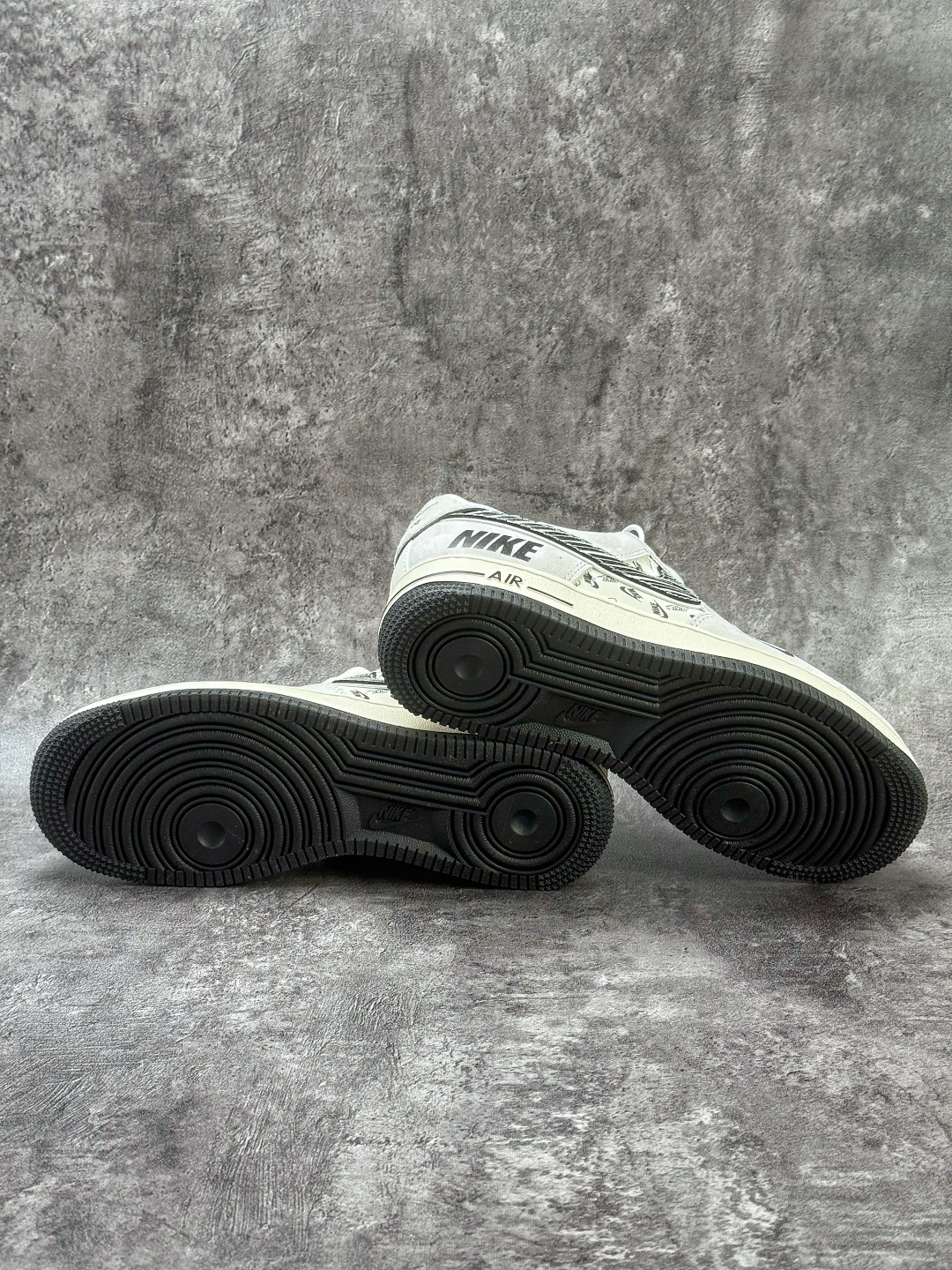 Nike Air Force 1 Low 07 灰白小勾 JP8028-068-Top High Quatity Cheap Sneakers Fashion Clothing Clothes Bags handbags Shoes of all Brand wholesale With The best Quality And Beautiful Price from China Factory Chinese suppliers wholesaler seller Nike Air Force 1 Low 07 灰白小勾 JP8028-068