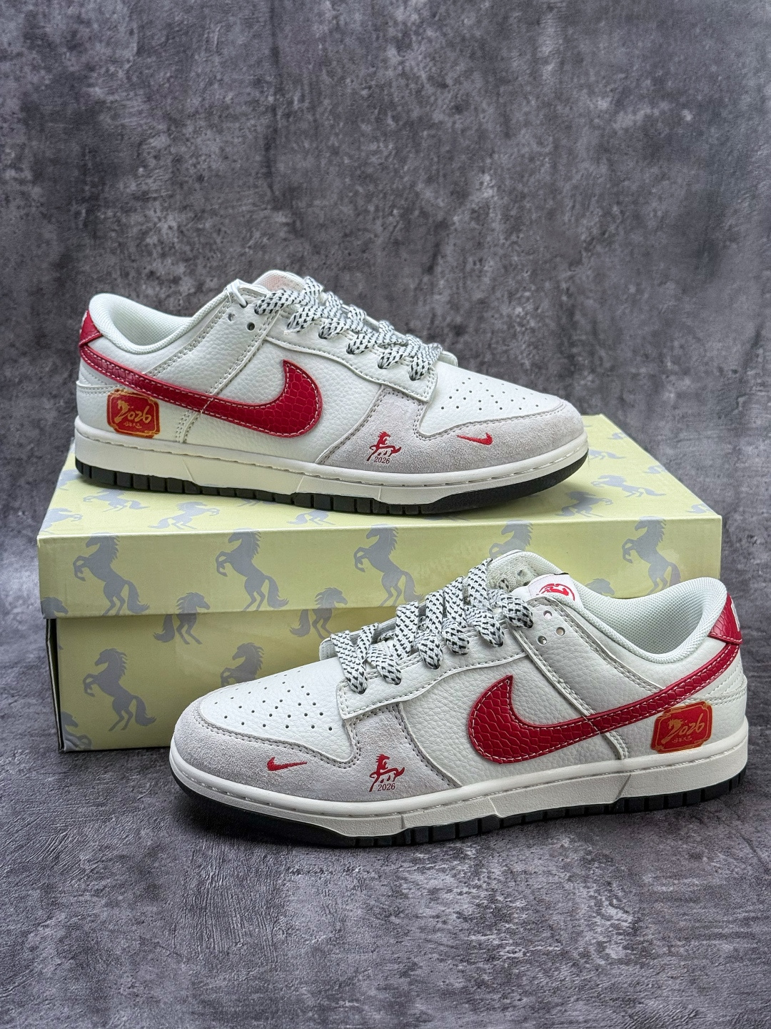 Nike SB Dunk Low x 马年大吉 灰白红小勾满天星 XX8930-030-Top High Quatity Cheap Sneakers Fashion Clothing Clothes Bags handbags Shoes of all Brand wholesale With The best Quality And Beautiful Price from China Factory Chinese suppliers wholesaler seller Nike SB Dunk Low x 马年大吉 灰白红小勾满天星 XX8930-030