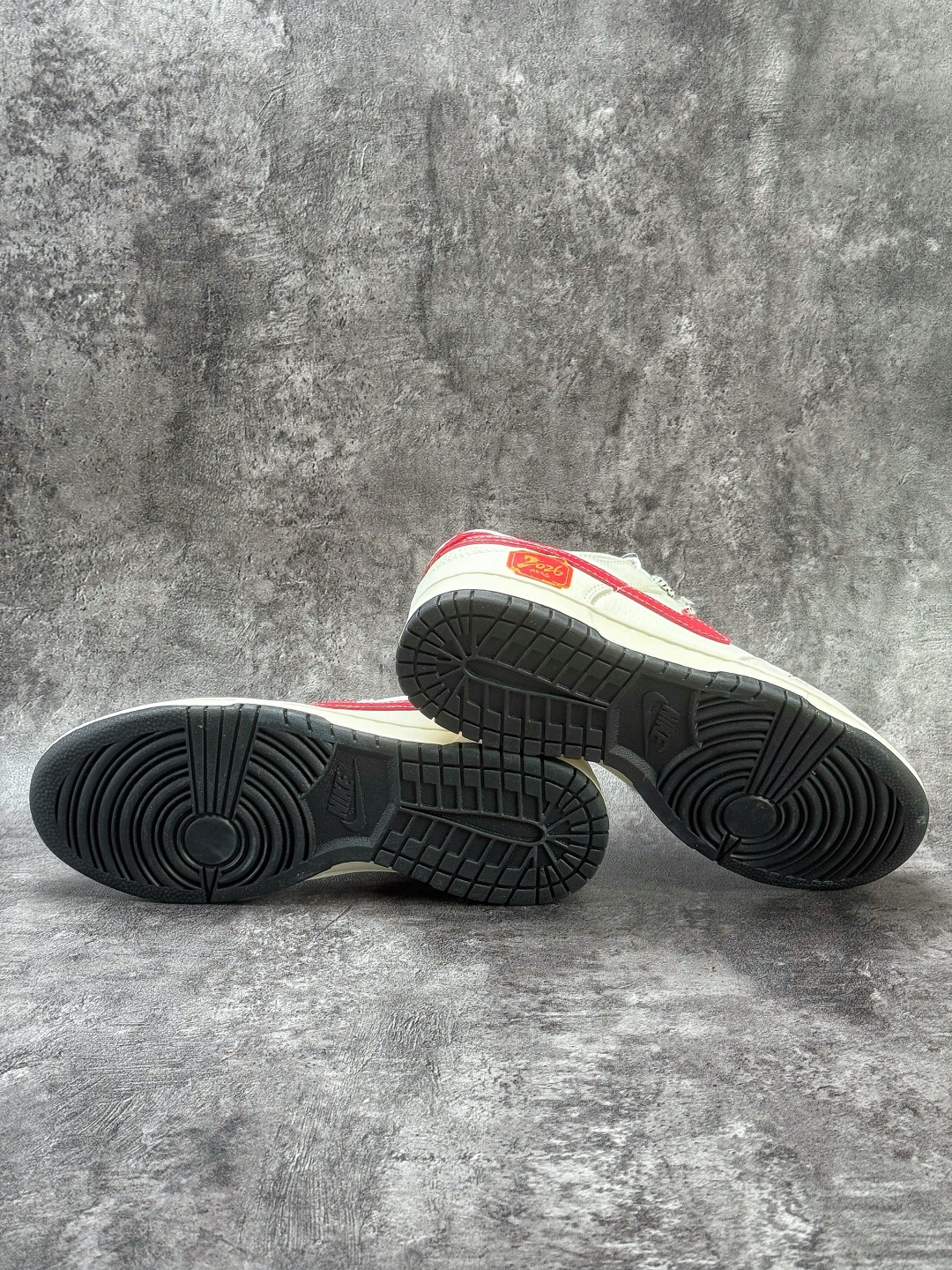 Nike SB Dunk Low x 马年大吉 灰白红小勾满天星 XX8930-030-Top High Quatity Cheap Sneakers Fashion Clothing Clothes Bags handbags Shoes of all Brand wholesale With The best Quality And Beautiful Price from China Factory Chinese suppliers wholesaler seller Nike SB Dunk Low x 马年大吉 灰白红小勾满天星 XX8930-030