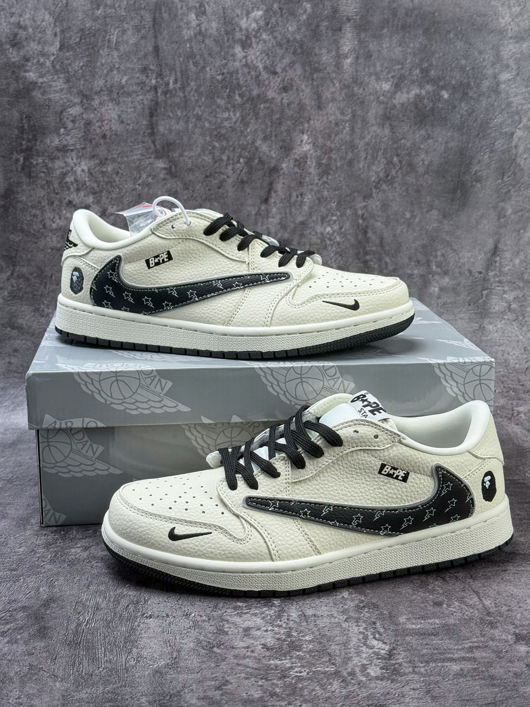 Travis Scott x Nike Air Jordan 1 Low x BAPE Air Jordan 1 Low 反转白黑小勾倒钩 LD2028-074-Top High Quatity Cheap Sneakers Fashion Clothing Clothes Bags handbags Shoes of all Brand wholesale With The best Quality And Beautiful Price from China Factory Chinese suppliers wholesaler seller Travis Scott x Nike Air Jordan 1 Low x BAPE Air Jordan 1 Low 反转白黑小勾倒钩 LD2028-074