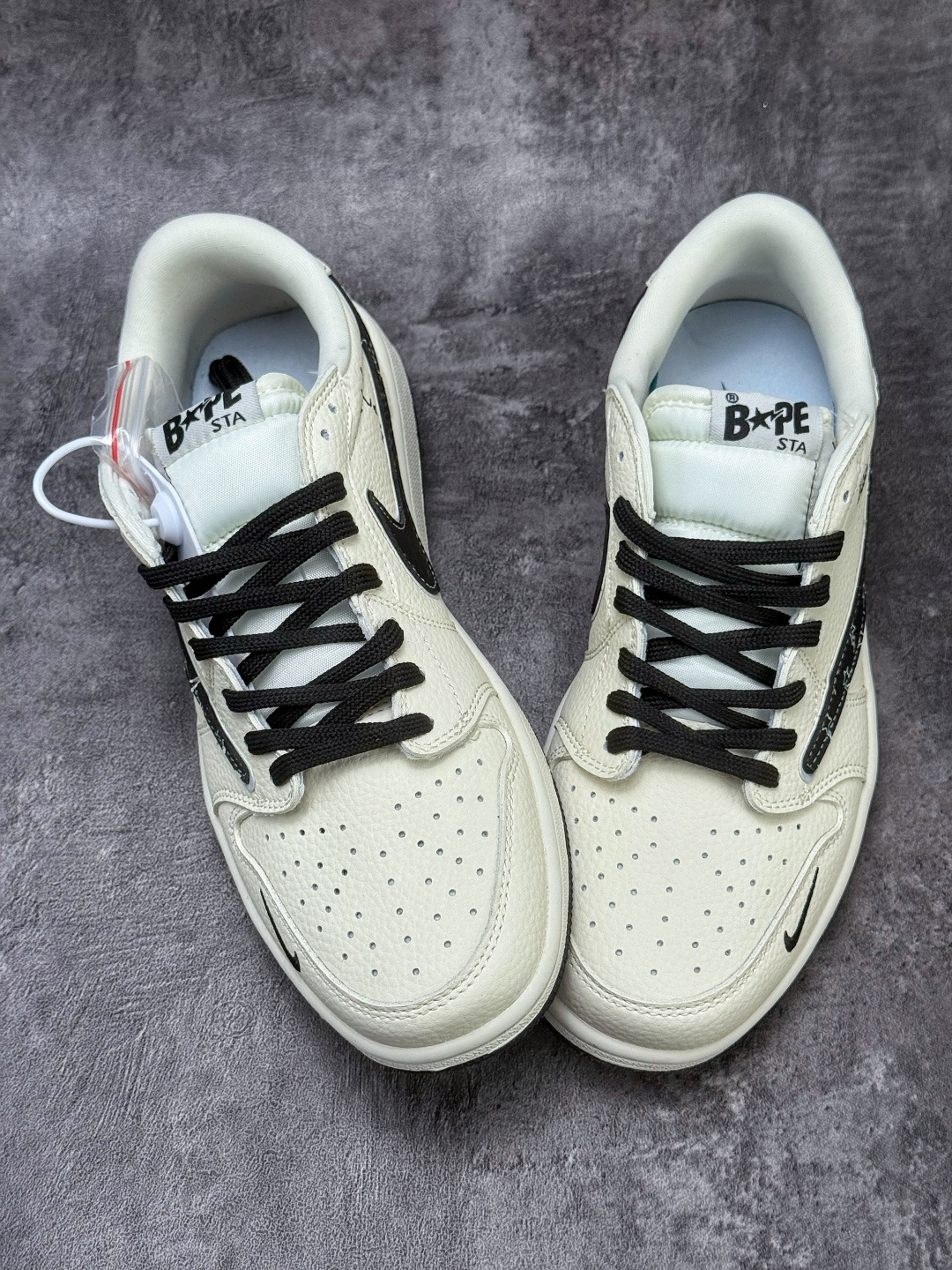 Travis Scott x Nike Air Jordan 1 Low x BAPE Air Jordan 1 Low 反转白黑小勾倒钩 LD2028-074-Top High Quatity Cheap Sneakers Fashion Clothing Clothes Bags handbags Shoes of all Brand wholesale With The best Quality And Beautiful Price from China Factory Chinese suppliers wholesaler seller Travis Scott x Nike Air Jordan 1 Low x BAPE Air Jordan 1 Low 反转白黑小勾倒钩 LD2028-074