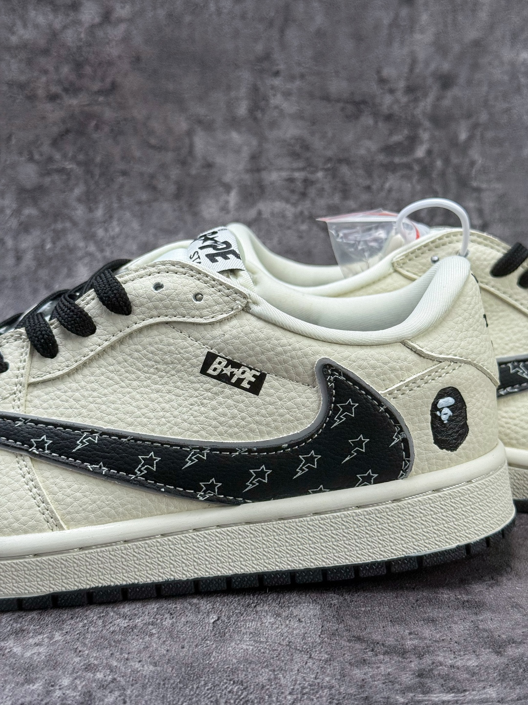 Travis Scott x Nike Air Jordan 1 Low x BAPE Air Jordan 1 Low 反转白黑小勾倒钩 LD2028-074-Top High Quatity Cheap Sneakers Fashion Clothing Clothes Bags handbags Shoes of all Brand wholesale With The best Quality And Beautiful Price from China Factory Chinese suppliers wholesaler seller Travis Scott x Nike Air Jordan 1 Low x BAPE Air Jordan 1 Low 反转白黑小勾倒钩 LD2028-074