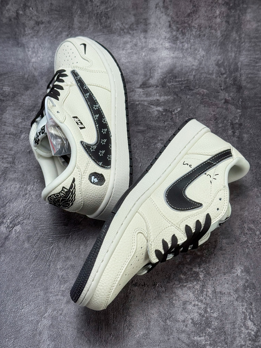 Travis Scott x Nike Air Jordan 1 Low x BAPE Air Jordan 1 Low 反转白黑小勾倒钩 LD2028-074-Top High Quatity Cheap Sneakers Fashion Clothing Clothes Bags handbags Shoes of all Brand wholesale With The best Quality And Beautiful Price from China Factory Chinese suppliers wholesaler seller Travis Scott x Nike Air Jordan 1 Low x BAPE Air Jordan 1 Low 反转白黑小勾倒钩 LD2028-074