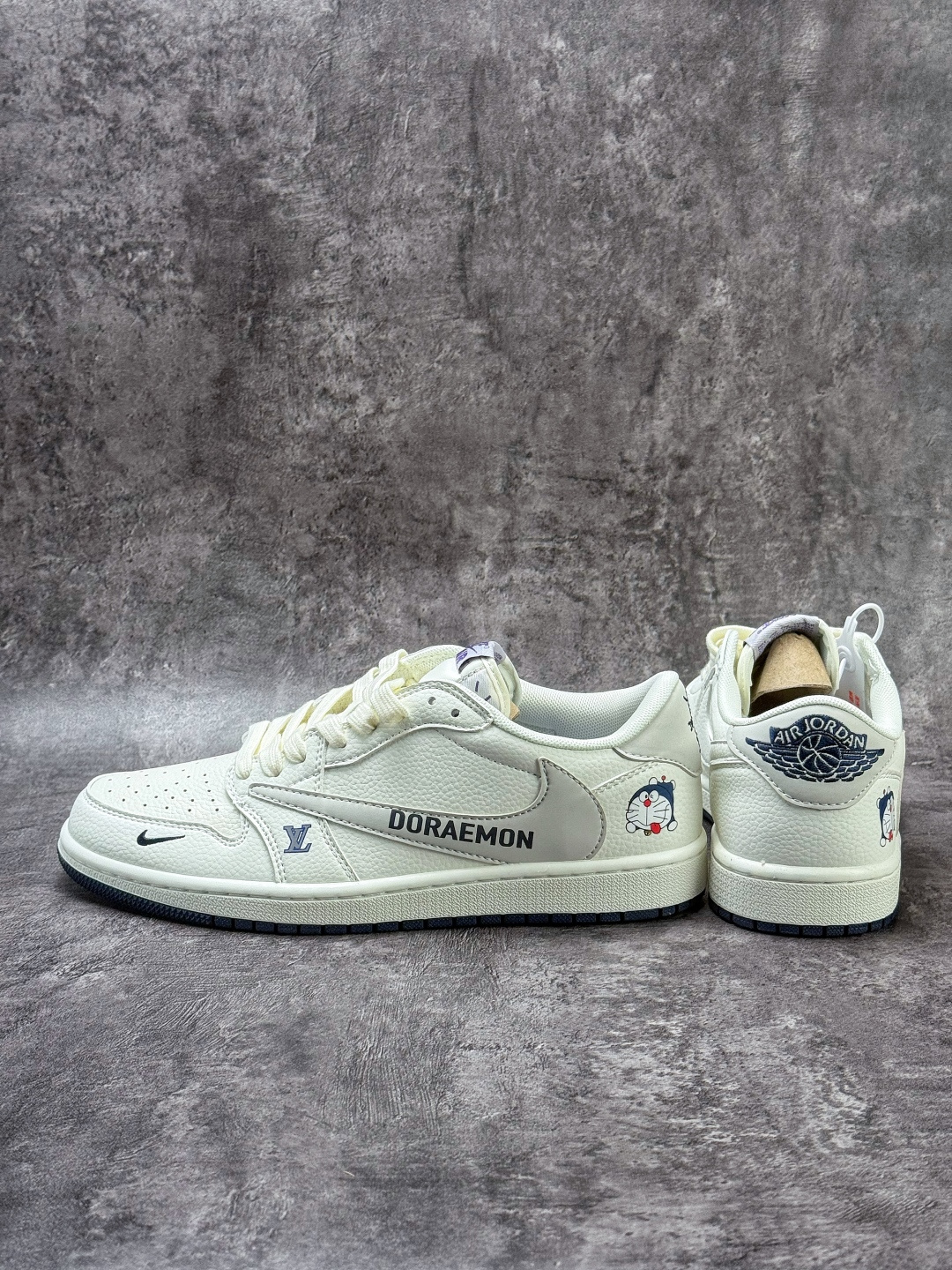 Travis Scott x Nike Air Jordan 1 Low x Louis Vuitton x DORAEMON Air Jordan 1 Low 反转白灰小勾叮当猫倒钩 纯原版本 DZ2688-004-Top High Quatity Cheap Sneakers Fashion Clothing Clothes Bags handbags Shoes of all Brand wholesale With The best Quality And Beautiful Price from China Factory Chinese suppliers wholesaler seller Travis Scott x Nike Air Jordan 1 Low x Louis Vuitton x DORAEMON Air Jordan 1 Low 反转白灰小勾叮当猫倒钩 纯原版本 DZ2688-004