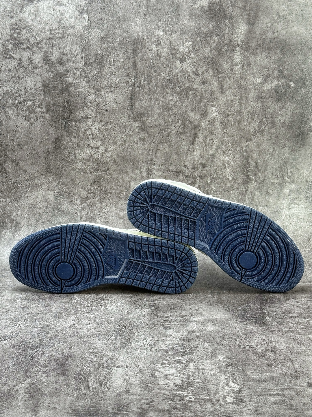 Travis Scott x Nike Air Jordan 1 Low x Louis Vuitton x DORAEMON Air Jordan 1 Low 反转白灰小勾叮当猫倒钩 纯原版本 DZ2688-004-Top High Quatity Cheap Sneakers Fashion Clothing Clothes Bags handbags Shoes of all Brand wholesale With The best Quality And Beautiful Price from China Factory Chinese suppliers wholesaler seller Travis Scott x Nike Air Jordan 1 Low x Louis Vuitton x DORAEMON Air Jordan 1 Low 反转白灰小勾叮当猫倒钩 纯原版本 DZ2688-004