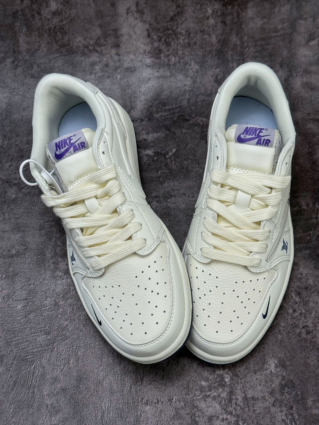 Travis Scott x Nike Air Jordan 1 Low x Louis Vuitton x DORAEMON Air Jordan 1 Low 反转白灰小勾叮当猫倒钩 纯原版本 DZ2688-004-Top High Quatity Cheap Sneakers Fashion Clothing Clothes Bags handbags Shoes of all Brand wholesale With The best Quality And Beautiful Price from China Factory Chinese suppliers wholesaler seller Travis Scott x Nike Air Jordan 1 Low x Louis Vuitton x DORAEMON Air Jordan 1 Low 反转白灰小勾叮当猫倒钩 纯原版本 DZ2688-004