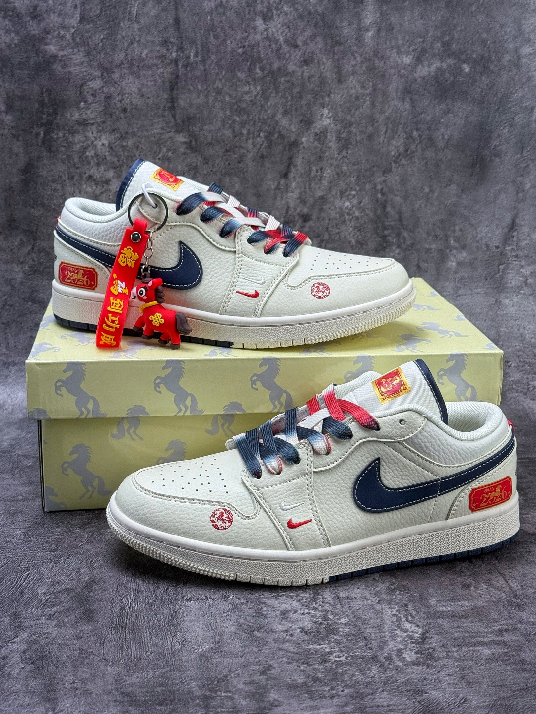 Nike Jordan Air Jordan 1 马年大吉 白蓝红双小勾 FC7688-198-莆田鞋,莆田鞋货源,高仿鞋,高仿鞋货源,安福档口,莆田高仿鞋,莆田鞋批发,高仿鞋批发,莆田高仿运动鞋,高仿运动鞋,莆田运动鞋 Nike Jordan Air Jordan 1 马年大吉 白蓝红双小勾 FC7688-198