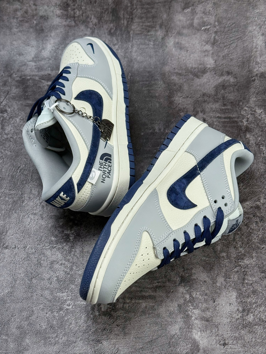 Nike SB Dunk Low x The North Face 灰白蓝小勾 MN1688-109