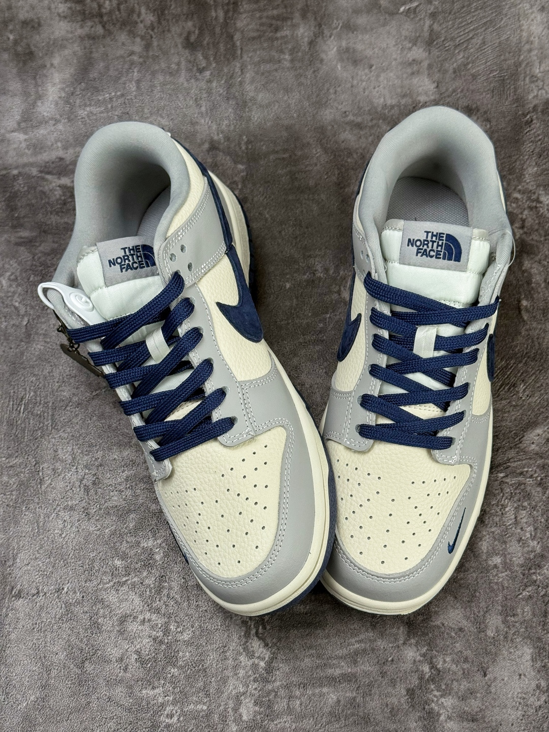 Nike SB Dunk Low x The North Face 灰白蓝小勾 MN1688-109
