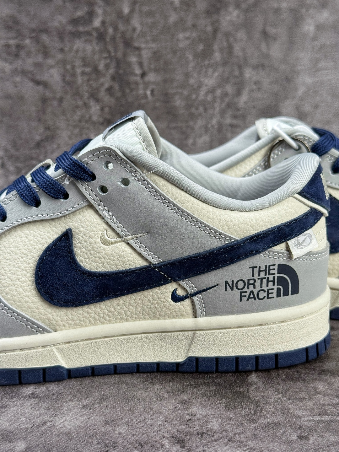 Nike SB Dunk Low x The North Face 灰白蓝小勾 MN1688-109