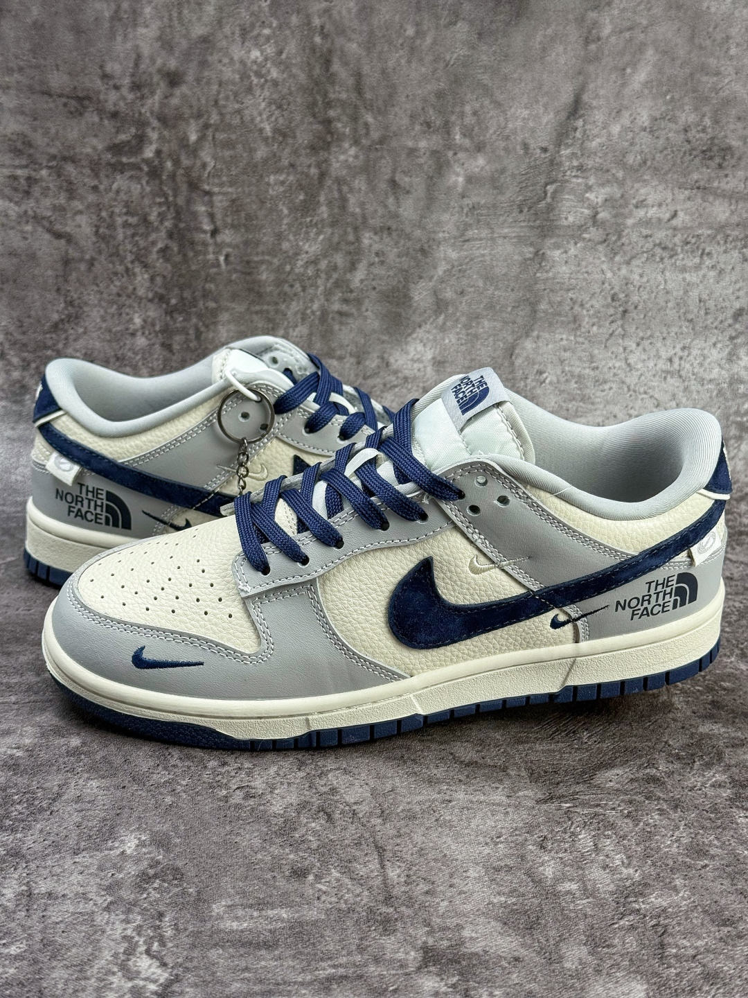 Nike SB Dunk Low x The North Face 灰白蓝小勾 MN1688-109