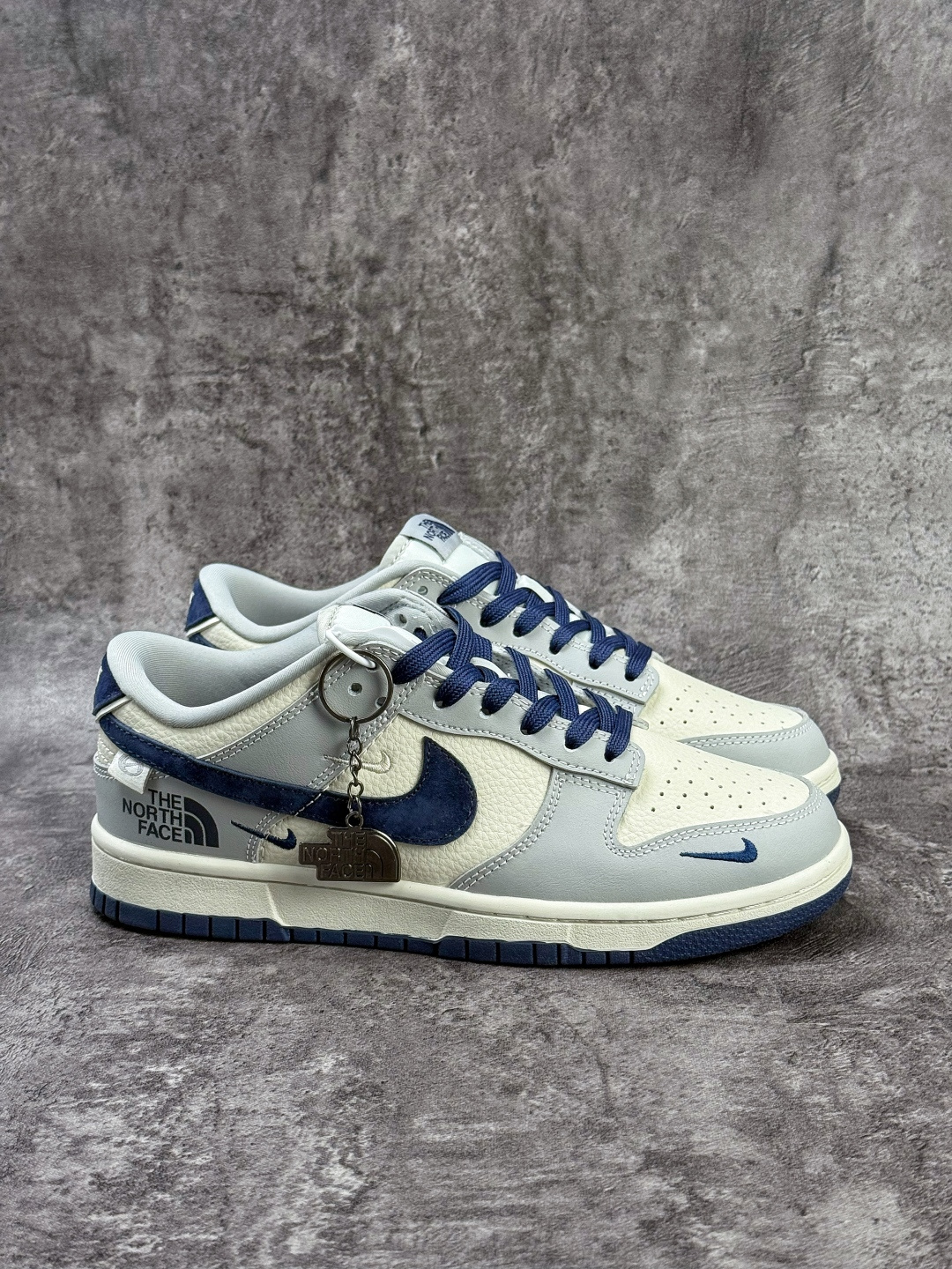 Nike SB Dunk Low x The North Face 灰白蓝小勾 MN1688-109