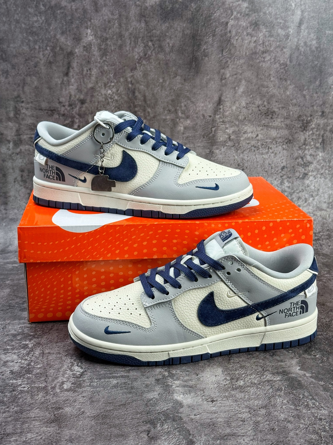 Nike SB Dunk Low x The North Face 灰白蓝小勾 MN1688-109