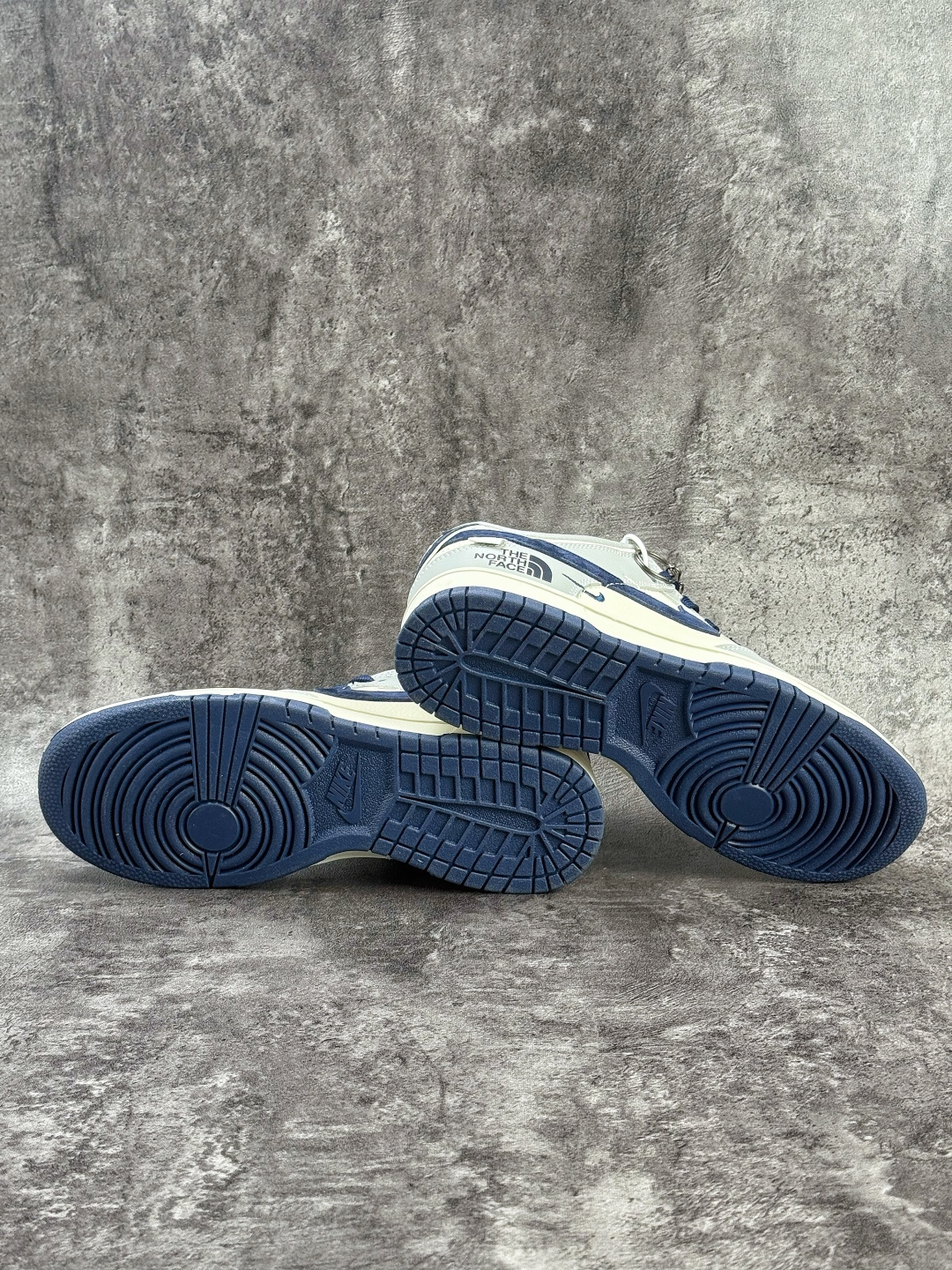 Nike SB Dunk Low x The North Face 灰白蓝小勾 MN1688-109