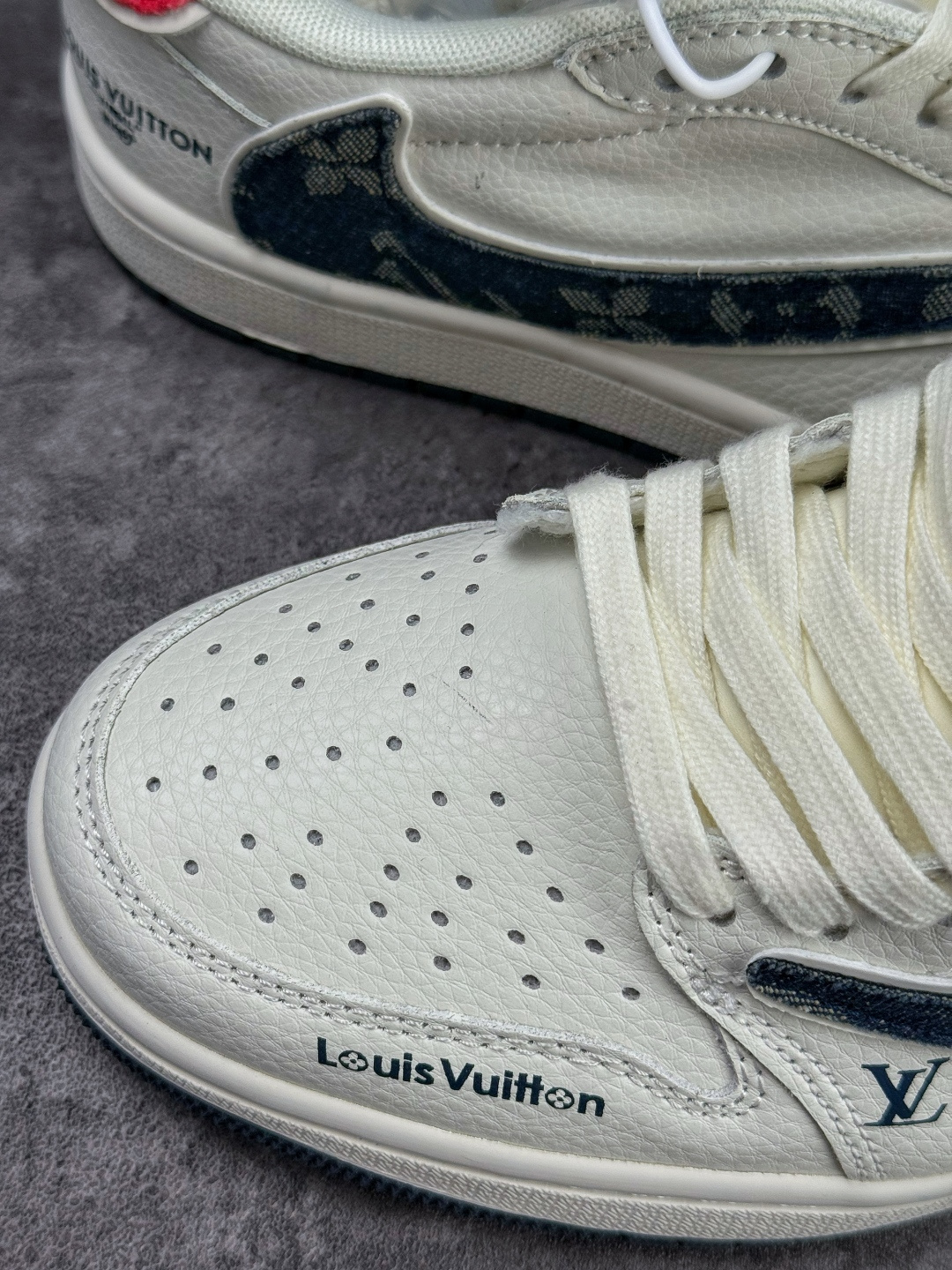 Travis Scott x Nike Air Jordan 1 Low x Louis Vuitton Air Jordan 1 Low 反转白黑倒钩 纯原版本 JW1188-168 Travis Scott x Nike Air Jordan 1 Low x Louis Vuitton Air Jordan 1 Low 反转白黑倒钩 纯原版本 JW1188-168