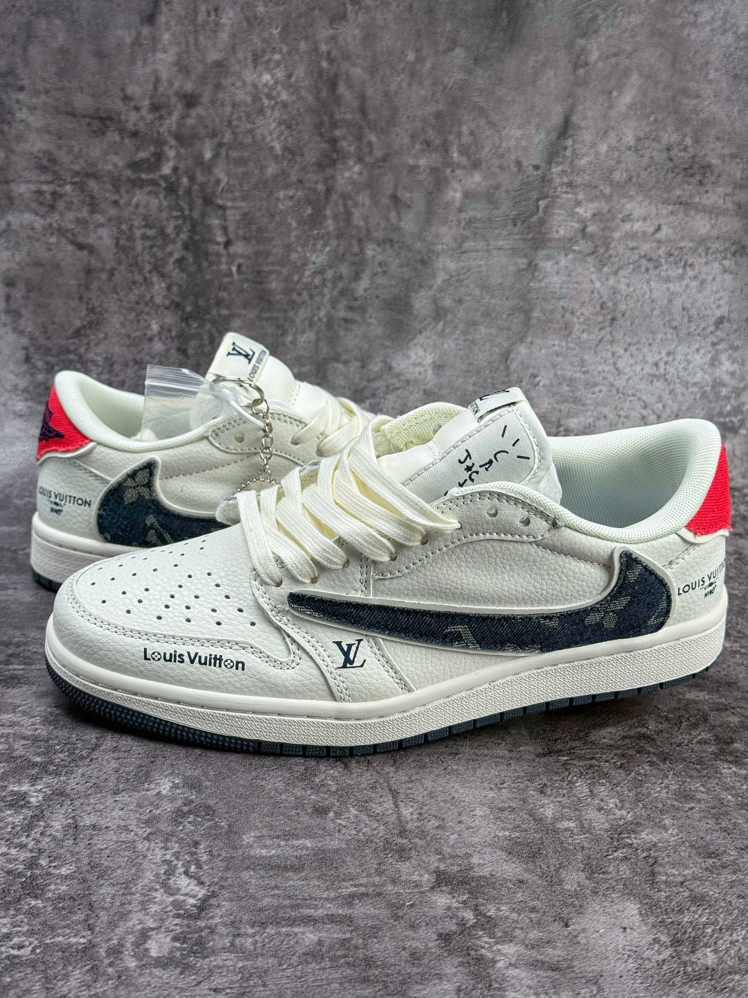 Travis Scott x Nike Air Jordan 1 Low x Louis Vuitton Air Jordan 1 Low 反转白黑倒钩 纯原版本 JW1188-168 Travis Scott x Nike Air Jordan 1 Low x Louis Vuitton Air Jordan 1 Low 反转白黑倒钩 纯原版本 JW1188-168