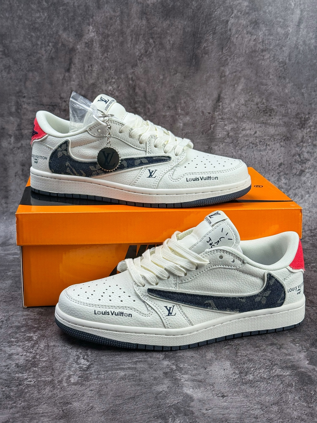 Travis Scott x Nike Air Jordan 1 Low x Louis Vuitton Air Jordan 1 Low 反转白黑倒钩 纯原版本 JW1188-168 Travis Scott x Nike Air Jordan 1 Low x Louis Vuitton Air Jordan 1 Low 反转白黑倒钩 纯原版本 JW1188-168