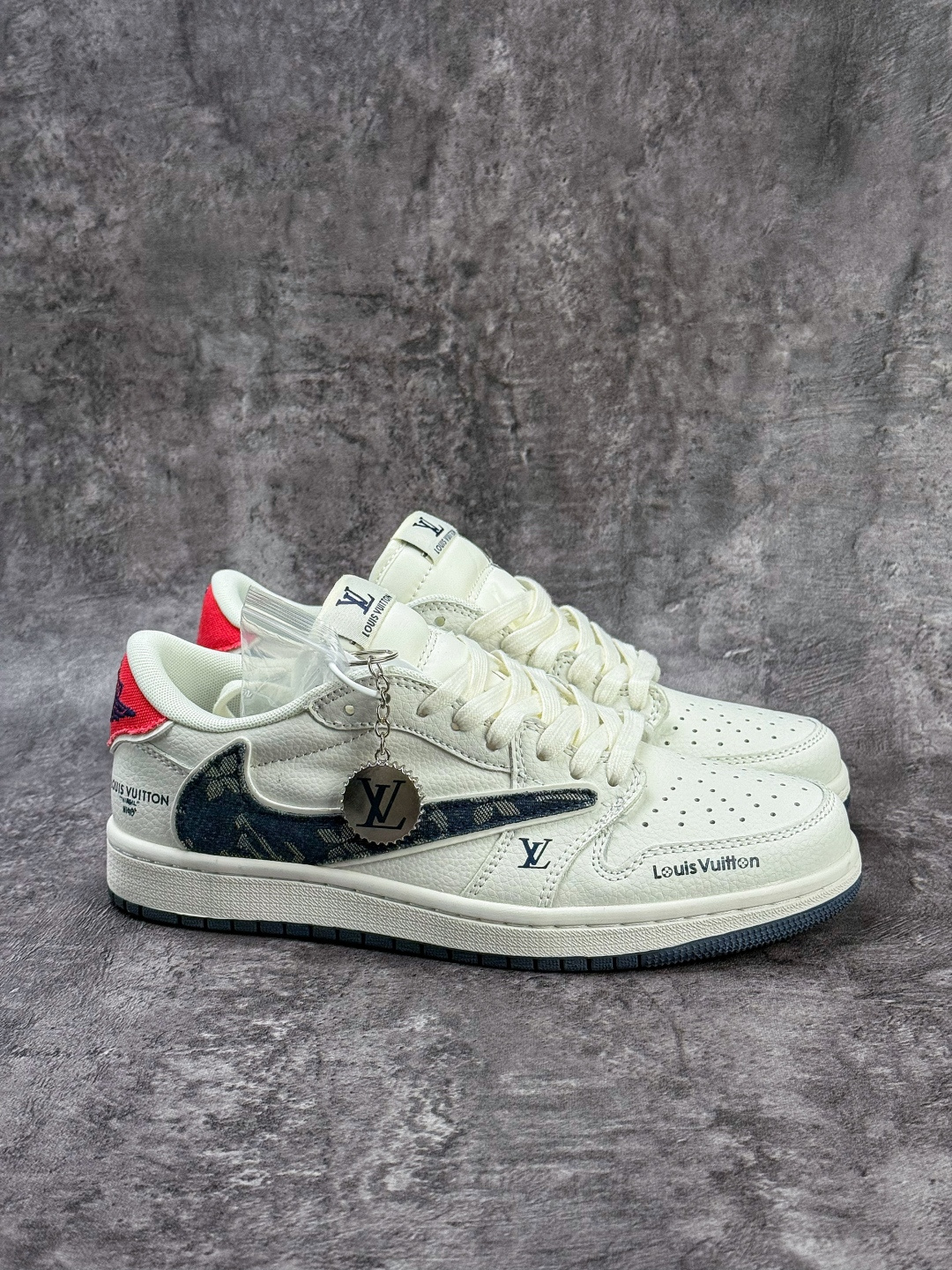 Travis Scott x Nike Air Jordan 1 Low x Louis Vuitton Air Jordan 1 Low 反转白黑倒钩 纯原版本 JW1188-168 Travis Scott x Nike Air Jordan 1 Low x Louis Vuitton Air Jordan 1 Low 反转白黑倒钩 纯原版本 JW1188-168