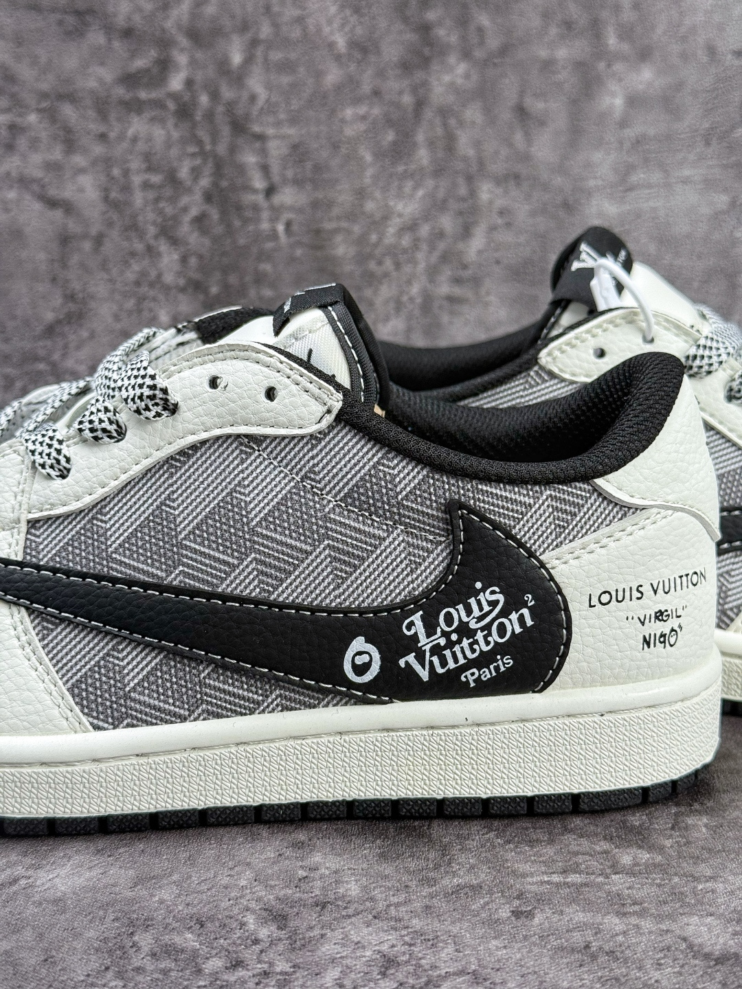 Travis Scott x Nike Air Jordan 1 Low x Louis Vuitton Air Jordan 1 Low 反转白黑小勾满天星倒钩 纯原版本 DZ2688-013 Travis Scott x Nike Air Jordan 1 Low x Louis Vuitton Air Jordan 1 Low 反转白黑小勾满天星倒钩 纯原版本 DZ2688-013