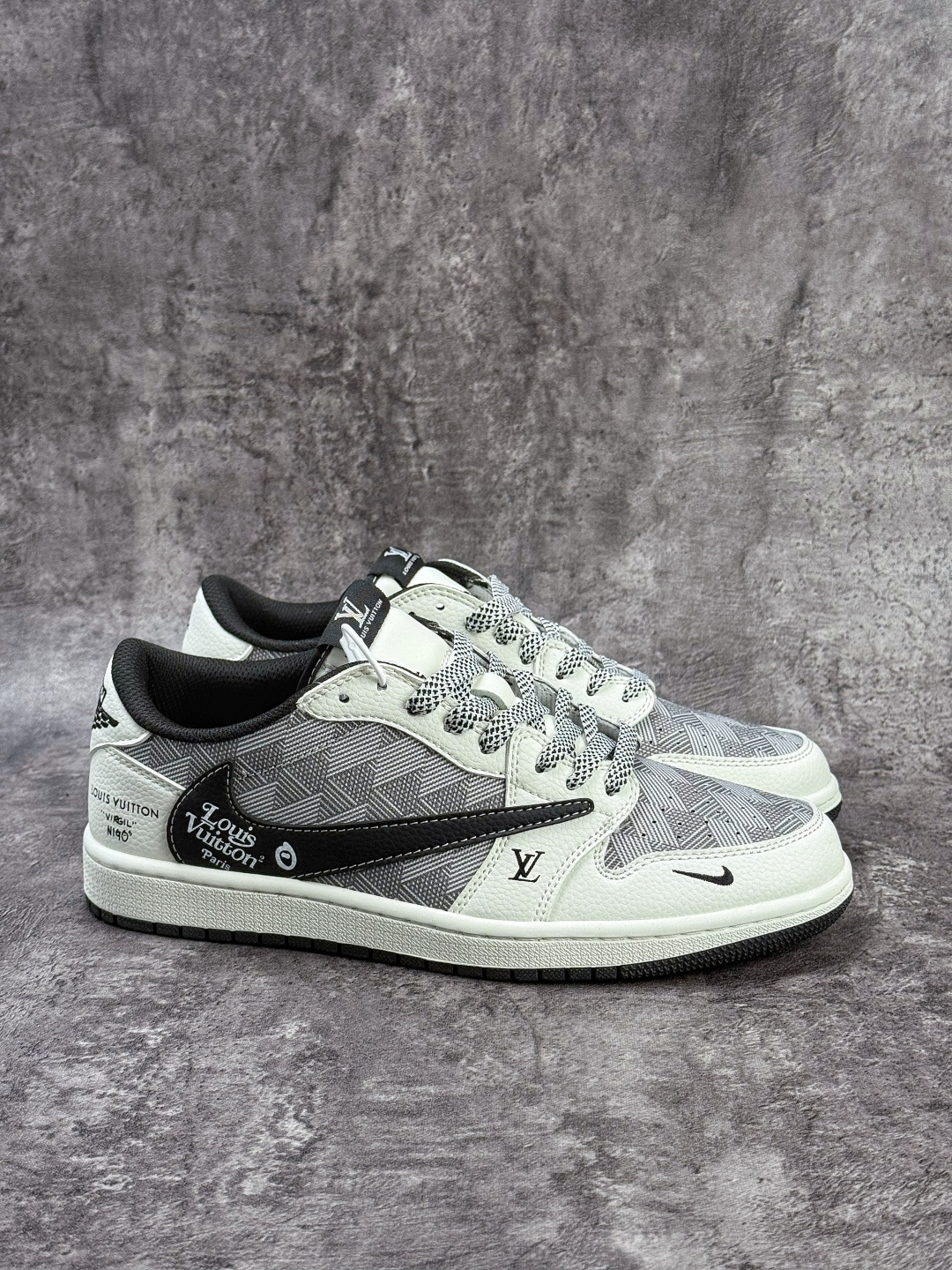 Travis Scott x Nike Air Jordan 1 Low x Louis Vuitton Air Jordan 1 Low 反转白黑小勾满天星倒钩 纯原版本 DZ2688-013 Travis Scott x Nike Air Jordan 1 Low x Louis Vuitton Air Jordan 1 Low 反转白黑小勾满天星倒钩 纯原版本 DZ2688-013
