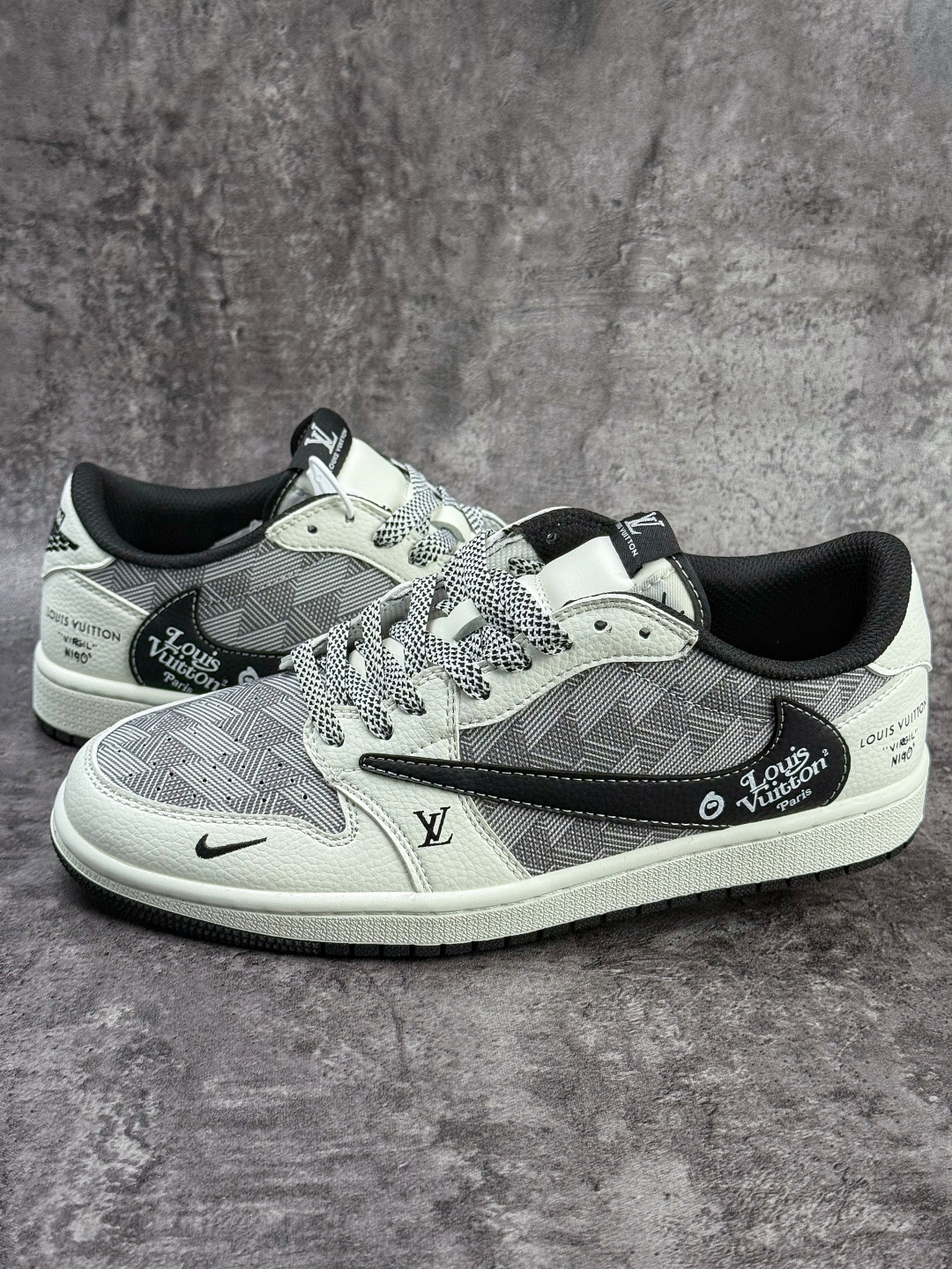 Travis Scott x Nike Air Jordan 1 Low x Louis Vuitton Air Jordan 1 Low 反转白黑小勾满天星倒钩 纯原版本 DZ2688-013 Travis Scott x Nike Air Jordan 1 Low x Louis Vuitton Air Jordan 1 Low 反转白黑小勾满天星倒钩 纯原版本 DZ2688-013