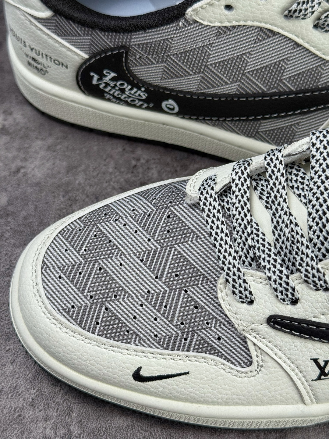 Travis Scott x Nike Air Jordan 1 Low x Louis Vuitton Air Jordan 1 Low 反转白黑小勾满天星倒钩 纯原版本 DZ2688-013 Travis Scott x Nike Air Jordan 1 Low x Louis Vuitton Air Jordan 1 Low 反转白黑小勾满天星倒钩 纯原版本 DZ2688-013