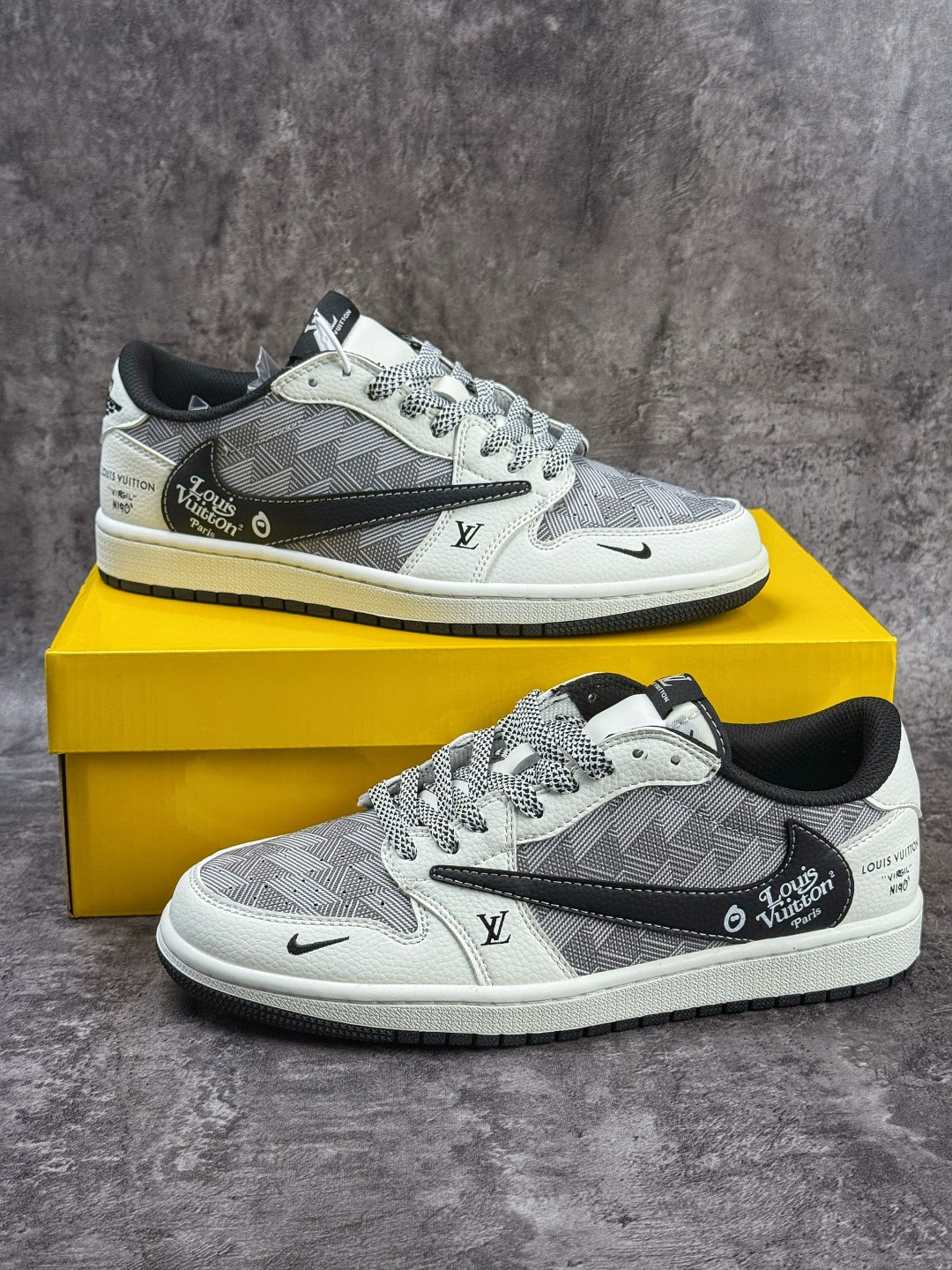 Travis Scott x Nike Air Jordan 1 Low x Louis Vuitton Air Jordan 1 Low 反转白黑小勾满天星倒钩 纯原版本 DZ2688-013 Travis Scott x Nike Air Jordan 1 Low x Louis Vuitton Air Jordan 1 Low 反转白黑小勾满天星倒钩 纯原版本 DZ2688-013