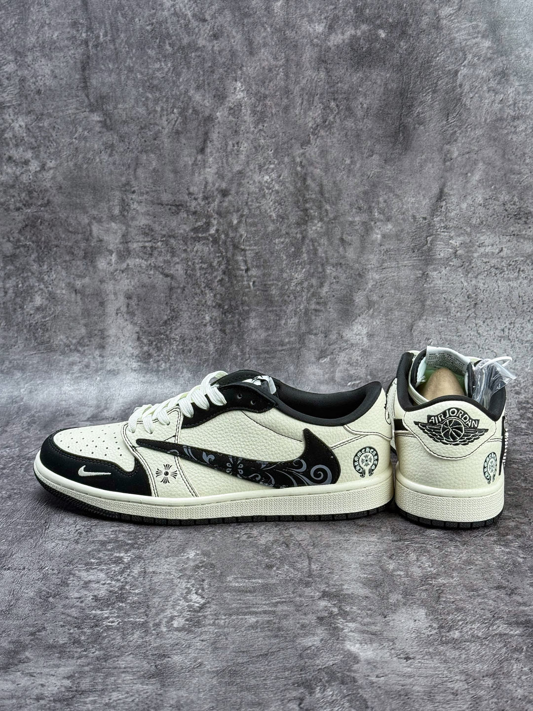 Travis Scott x Nike Air Jordan 1 Low 十字架 Air Jordan 1 Low 反转黑白小勾倒钩 纯原版本 DD7866-108