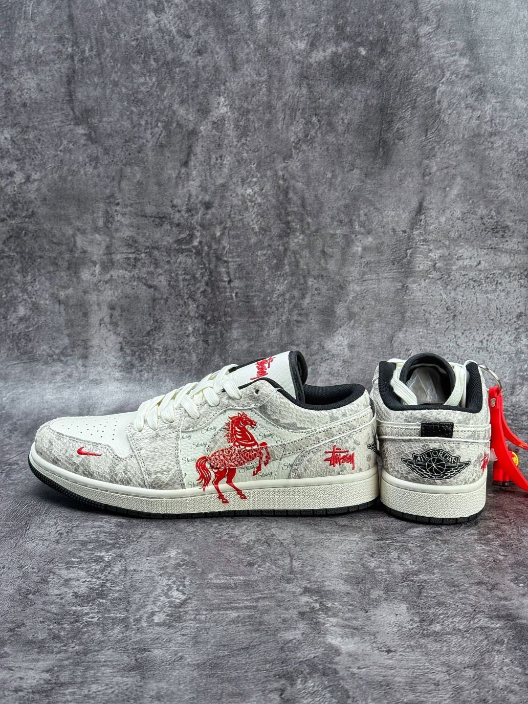 Nike Jordan Air Jordan 1 马年大吉 灰白小勾 FC7688-200 Nike Jordan Air Jordan 1 马年大吉 灰白小勾 FC7688-200