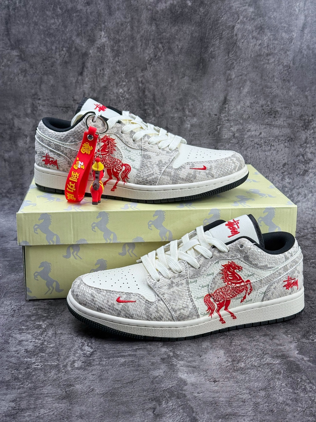 Nike Jordan Air Jordan 1 马年大吉 灰白小勾 FC7688-200 Nike Jordan Air Jordan 1 马年大吉 灰白小勾 FC7688-200