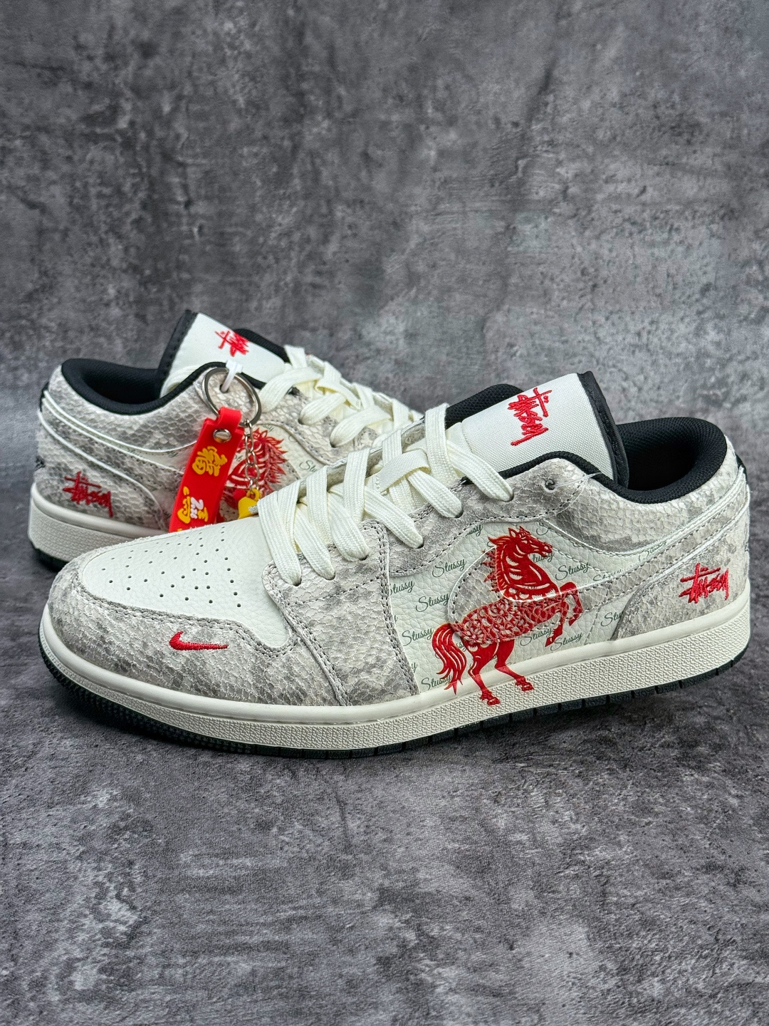 Nike Jordan Air Jordan 1 马年大吉 灰白小勾 FC7688-200 Nike Jordan Air Jordan 1 马年大吉 灰白小勾 FC7688-200