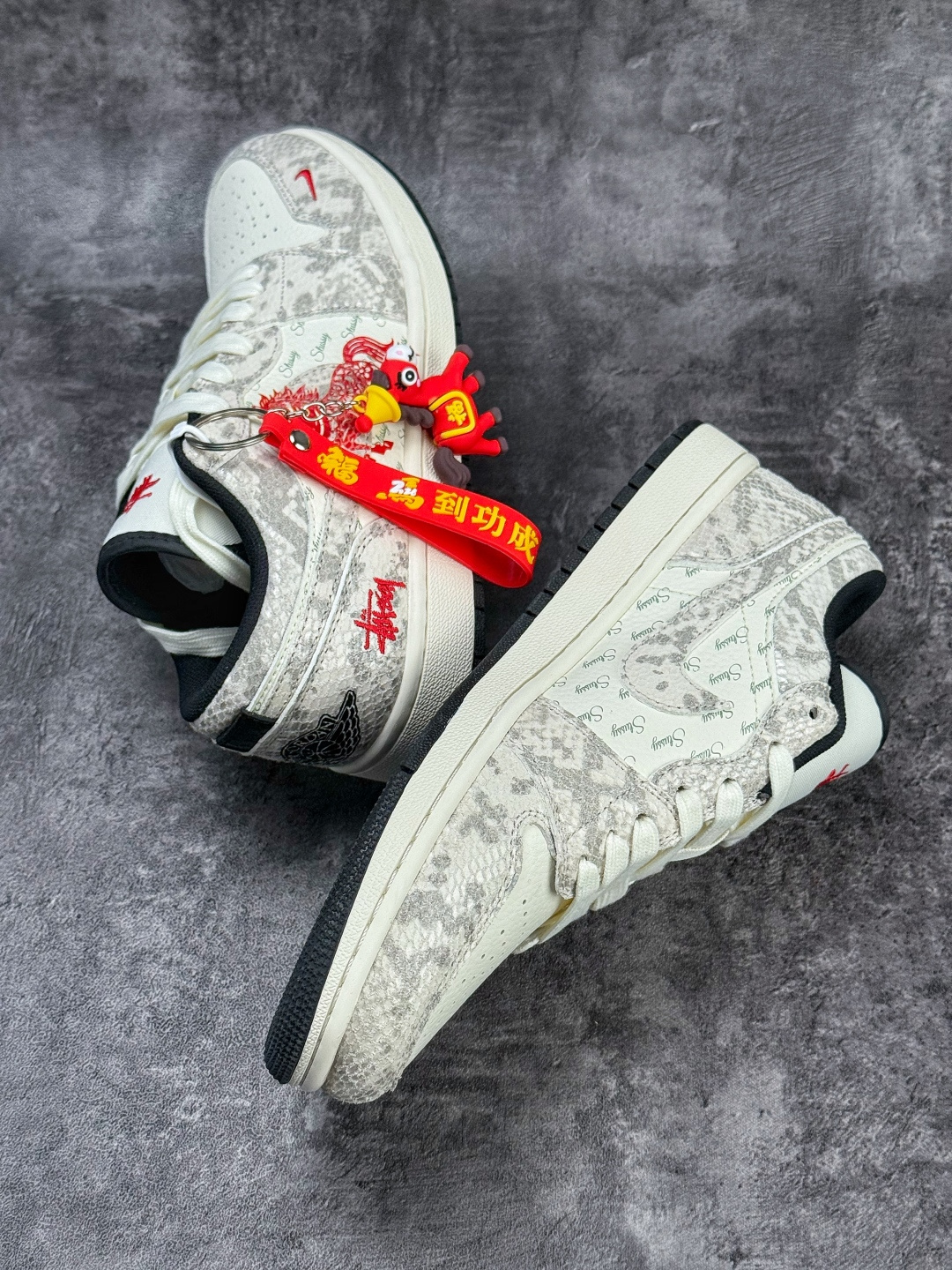 Nike Jordan Air Jordan 1 马年大吉 灰白小勾 FC7688-200 Nike Jordan Air Jordan 1 马年大吉 灰白小勾 FC7688-200
