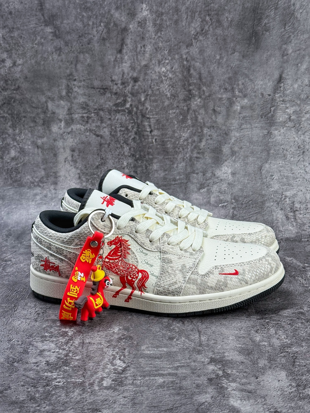Nike Jordan Air Jordan 1 马年大吉 灰白小勾 FC7688-200 Nike Jordan Air Jordan 1 马年大吉 灰白小勾 FC7688-200