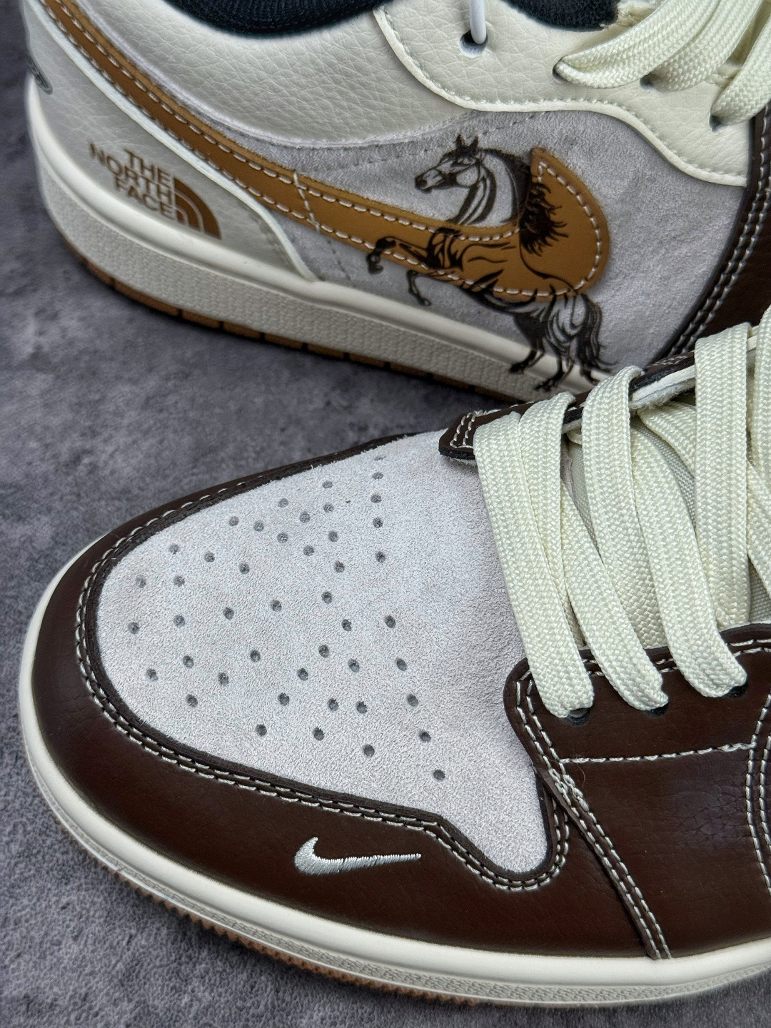 Nike Jordan Air Jordan 1 马年大吉 x The North Face 棕灰白小勾 XX2624-024 Nike Jordan Air Jordan 1 马年大吉 x The North Face 棕灰白小勾 XX2624-024