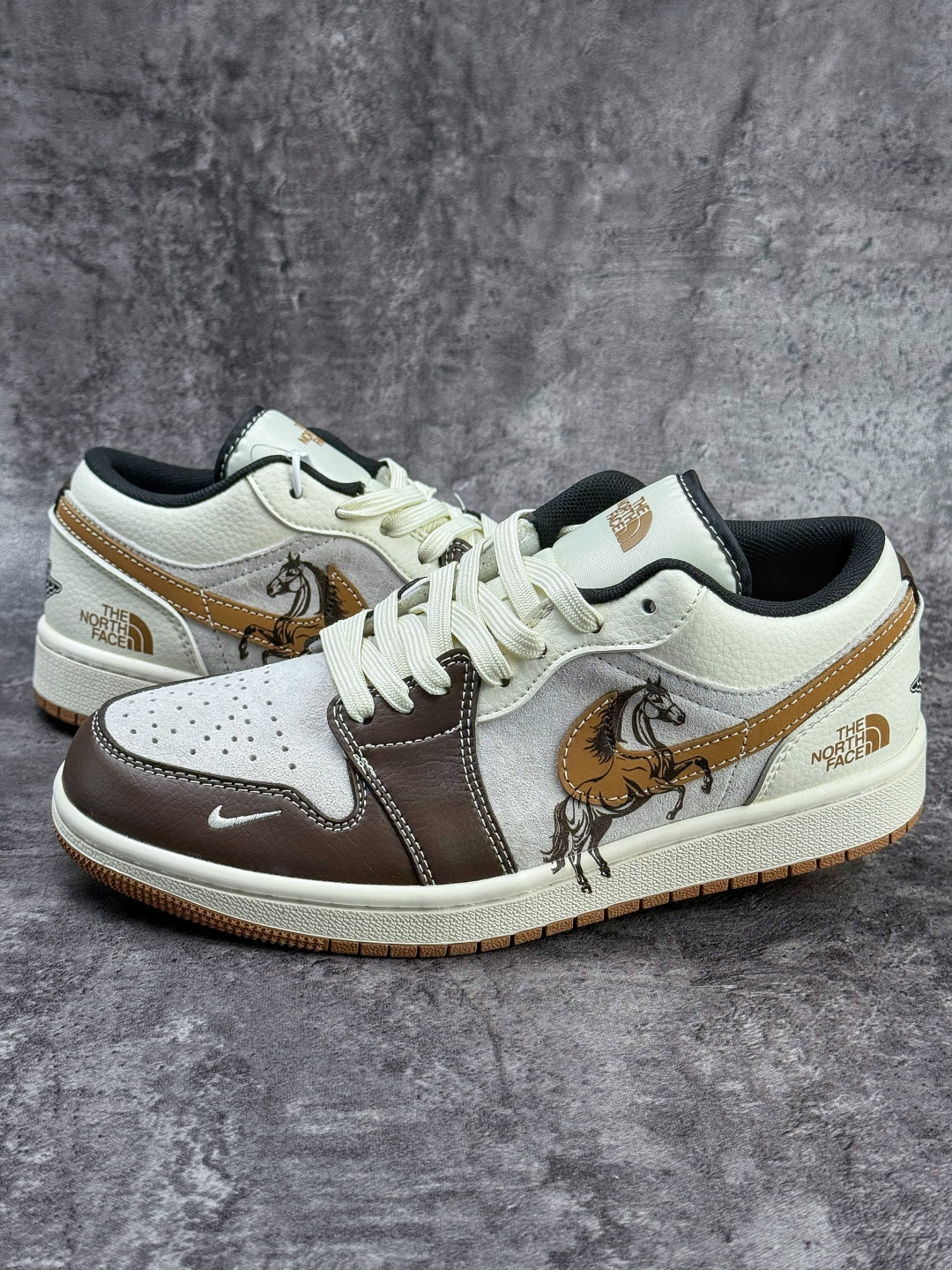 Nike Jordan Air Jordan 1 马年大吉 x The North Face 棕灰白小勾 XX2624-024 Nike Jordan Air Jordan 1 马年大吉 x The North Face 棕灰白小勾 XX2624-024