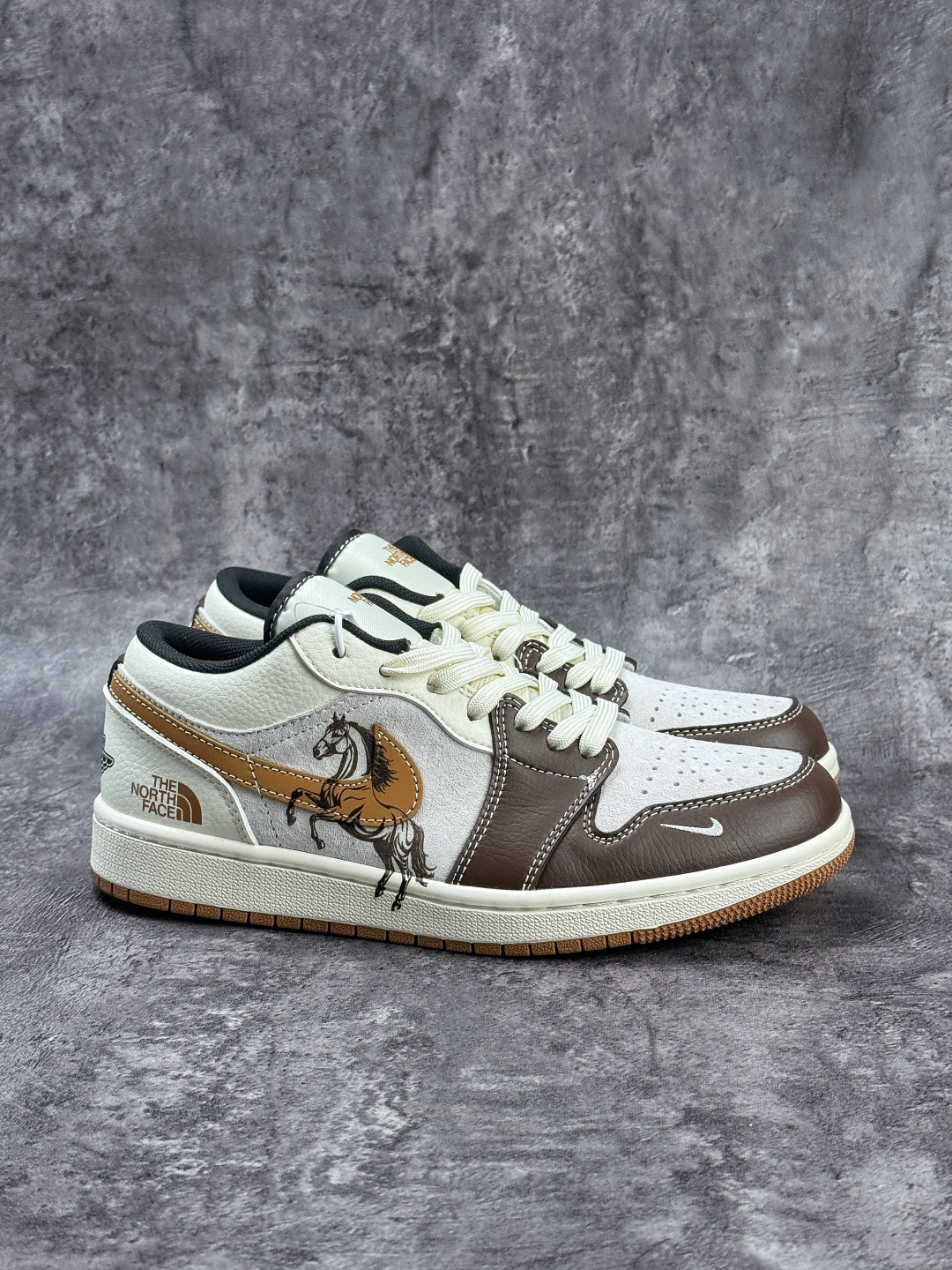 Nike Jordan Air Jordan 1 马年大吉 x The North Face 棕灰白小勾 XX2624-024 Nike Jordan Air Jordan 1 马年大吉 x The North Face 棕灰白小勾 XX2624-024