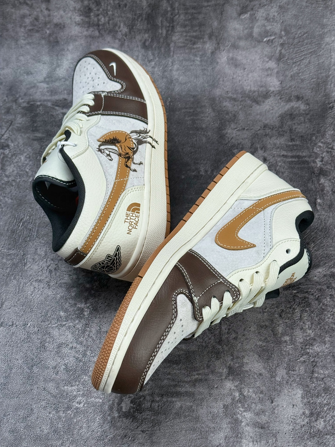 Nike Jordan Air Jordan 1 马年大吉 x The North Face 棕灰白小勾 XX2624-024 Nike Jordan Air Jordan 1 马年大吉 x The North Face 棕灰白小勾 XX2624-024