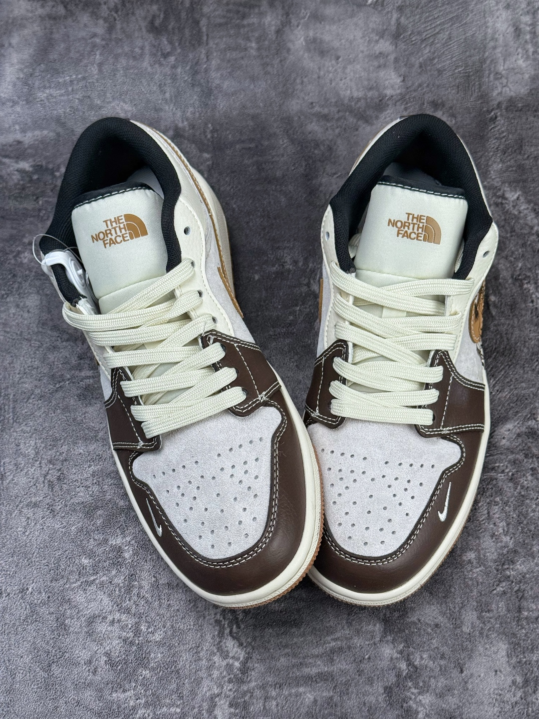 Nike Jordan Air Jordan 1 马年大吉 x The North Face 棕灰白小勾 XX2624-024 Nike Jordan Air Jordan 1 马年大吉 x The North Face 棕灰白小勾 XX2624-024