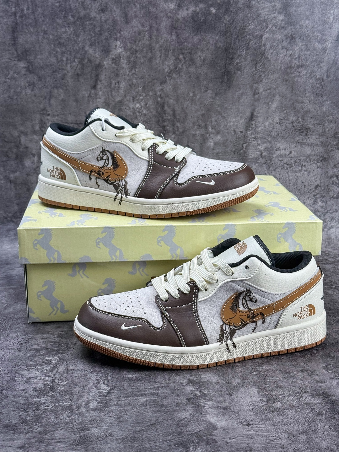Nike Jordan Air Jordan 1 马年大吉 x The North Face 棕灰白小勾 XX2624-024 Nike Jordan Air Jordan 1 马年大吉 x The North Face 棕灰白小勾 XX2624-024