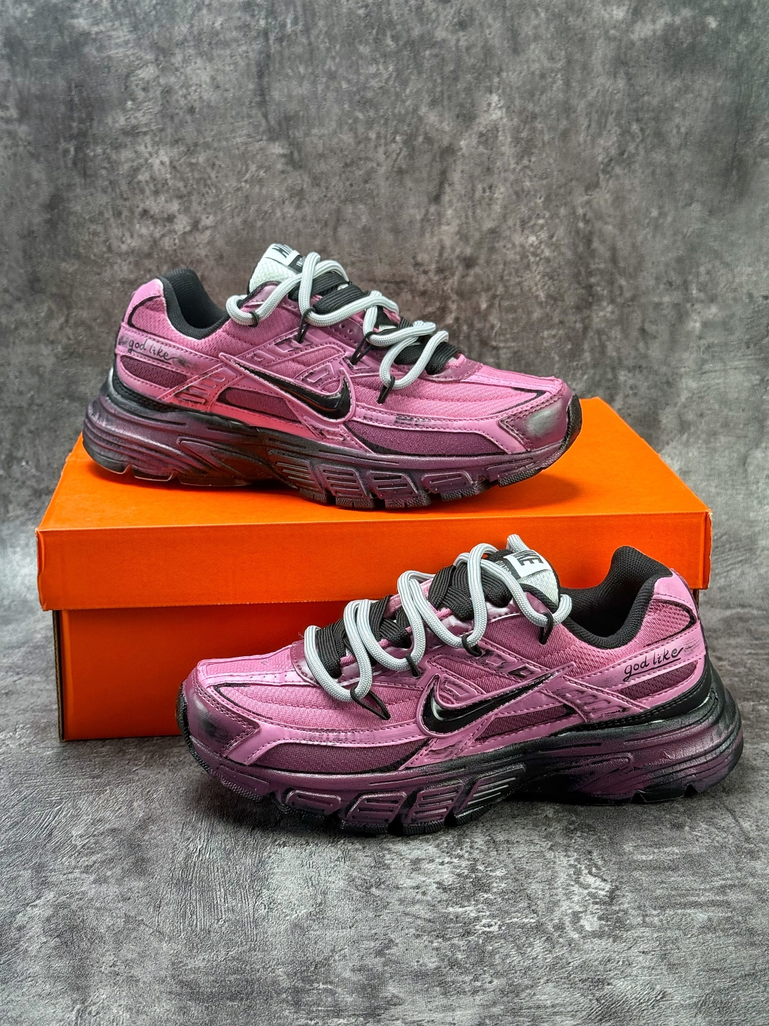 Nike INITIATOR RNR 复古做旧 解构绑带 舒适百搭防滑耐磨 低帮跑步鞋 394055-100 Nike INITIATOR RNR 复古做旧 解构绑带 舒适百搭防滑耐磨 低帮跑步鞋 394055-100