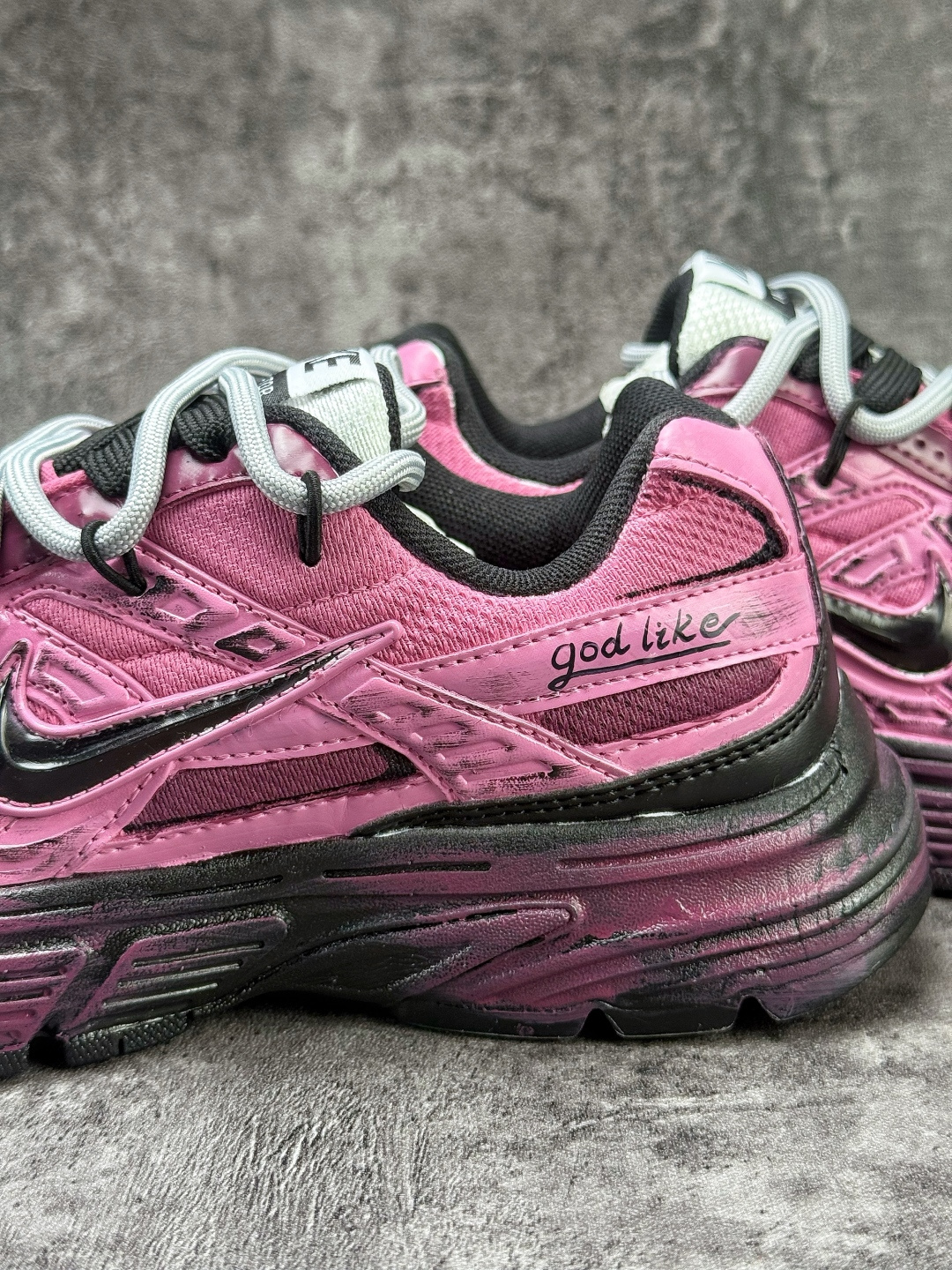 Nike INITIATOR RNR 复古做旧 解构绑带 舒适百搭防滑耐磨 低帮跑步鞋 394055-100 Nike INITIATOR RNR 复古做旧 解构绑带 舒适百搭防滑耐磨 低帮跑步鞋 394055-100