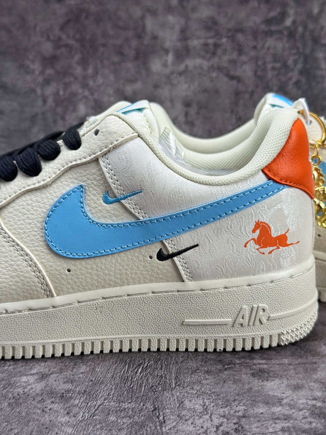 210 Nike Air Force 1 Low 07 x Louis Vuitton 白黑蓝双小勾 FV3694-100