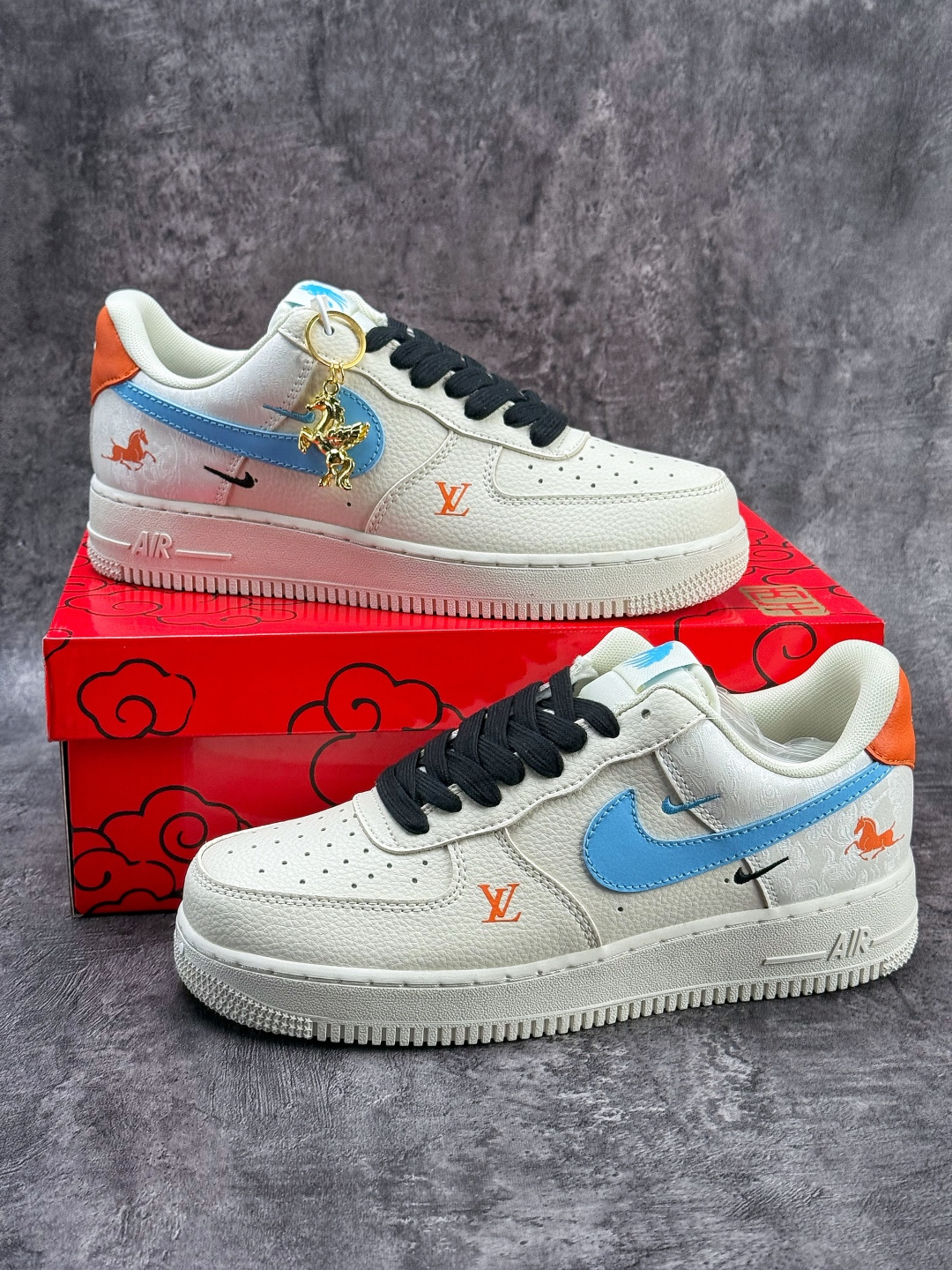 210 Nike Air Force 1 Low 07 x Louis Vuitton 白黑蓝双小勾 FV3694-100