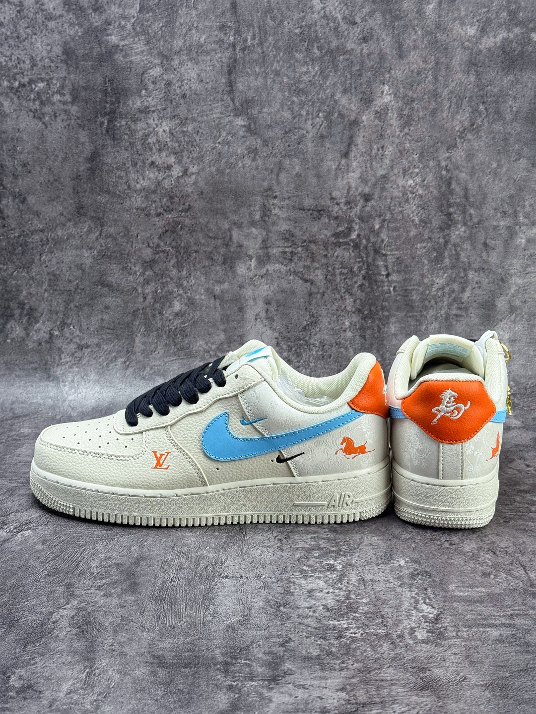 210 Nike Air Force 1 Low 07 x Louis Vuitton 白黑蓝双小勾 FV3694-100