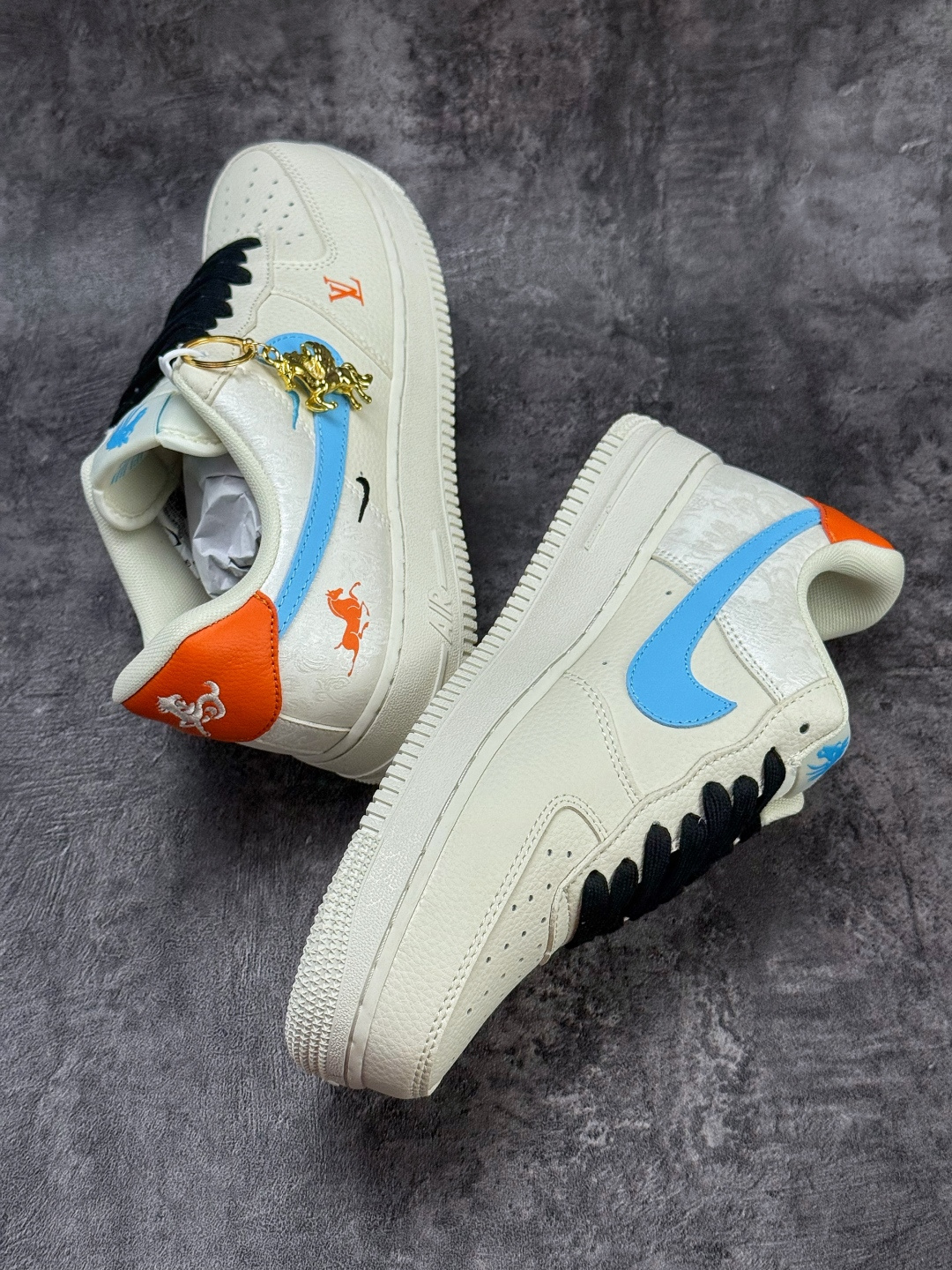 210 Nike Air Force 1 Low 07 x Louis Vuitton 白黑蓝双小勾 FV3694-100
