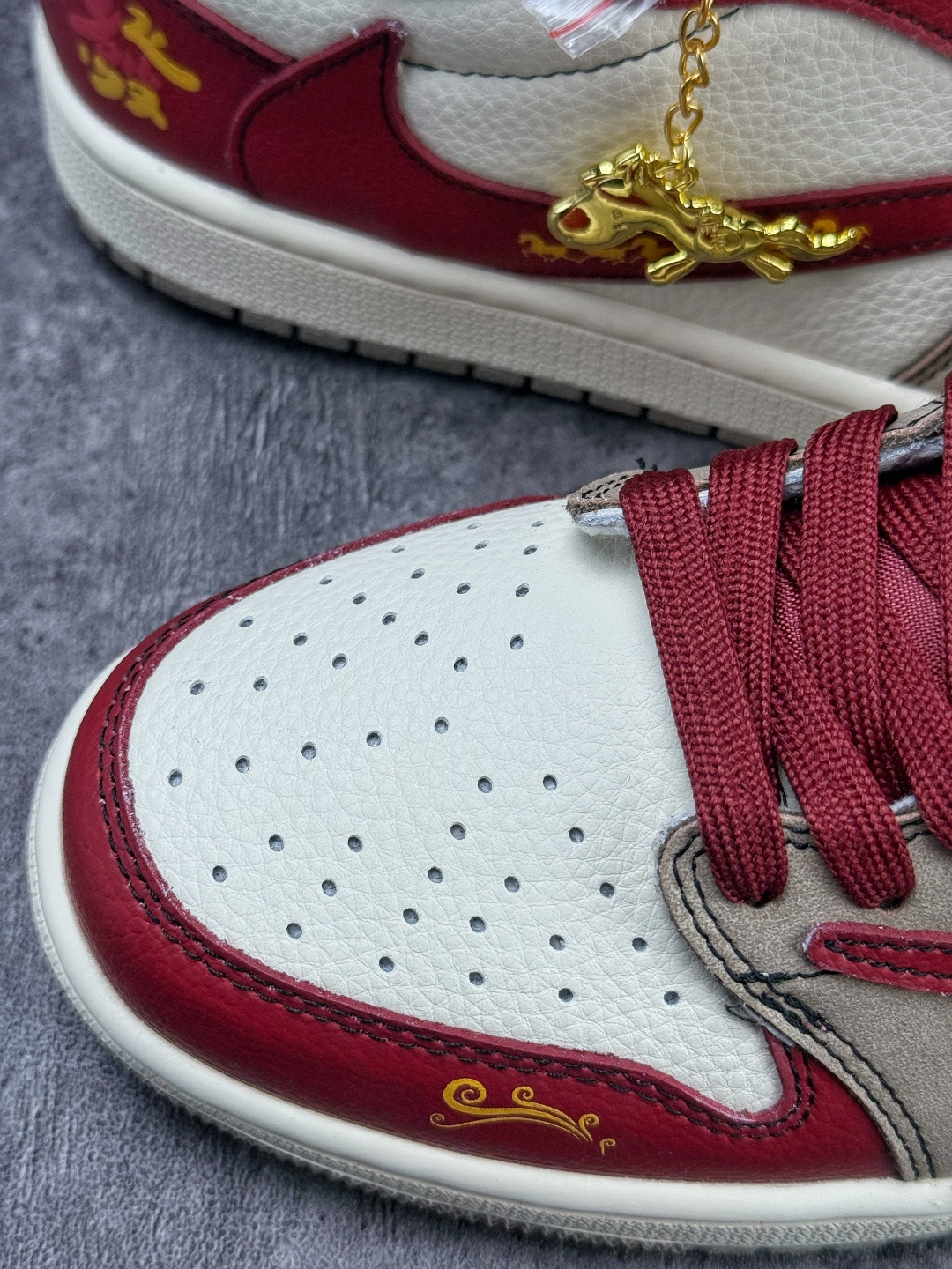 230 Travis Scott x Nike Air Jordan 1 Low 马到成功 Air Jordan 1 Low 反转红白倒钩 纯原版本 XD1979-004-Chinese UA Cheap High Quatity Brand Clothes Bags handbags Sneakers wholesale wholesaler seller from China Factory suppliers Fashion Clothing Shoes best Quality Beautiful Price 230 Travis Scott x Nike Air Jordan 1 Low 马到成功 Air Jordan 1 Low 反转红白倒钩 纯原版本 XD1979-004