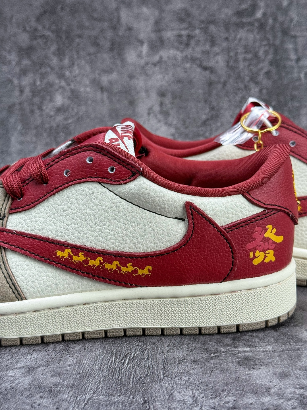 230 Travis Scott x Nike Air Jordan 1 Low 马到成功 Air Jordan 1 Low 反转红白倒钩 纯原版本 XD1979-004-Chinese UA Cheap High Quatity Brand Clothes Bags handbags Sneakers wholesale wholesaler seller from China Factory suppliers Fashion Clothing Shoes best Quality Beautiful Price 230 Travis Scott x Nike Air Jordan 1 Low 马到成功 Air Jordan 1 Low 反转红白倒钩 纯原版本 XD1979-004