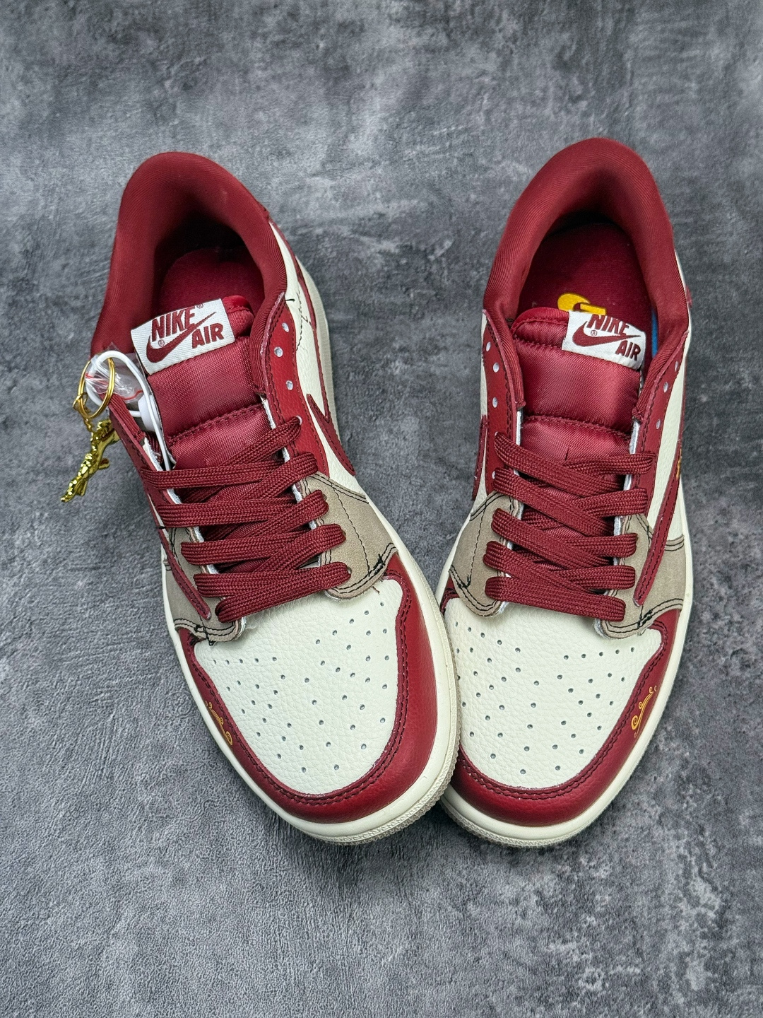 230 Travis Scott x Nike Air Jordan 1 Low 马到成功 Air Jordan 1 Low 反转红白倒钩 纯原版本 XD1979-004-Chinese UA Cheap High Quatity Brand Clothes Bags handbags Sneakers wholesale wholesaler seller from China Factory suppliers Fashion Clothing Shoes best Quality Beautiful Price 230 Travis Scott x Nike Air Jordan 1 Low 马到成功 Air Jordan 1 Low 反转红白倒钩 纯原版本 XD1979-004