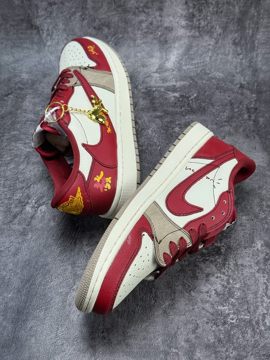230 Travis Scott x Nike Air Jordan 1 Low 马到成功 Air Jordan 1 Low 反转红白倒钩 纯原版本 XD1979-004-Chinese UA Cheap High Quatity Brand Clothes Bags handbags Sneakers wholesale wholesaler seller from China Factory suppliers Fashion Clothing Shoes best Quality Beautiful Price 230 Travis Scott x Nike Air Jordan 1 Low 马到成功 Air Jordan 1 Low 反转红白倒钩 纯原版本 XD1979-004
